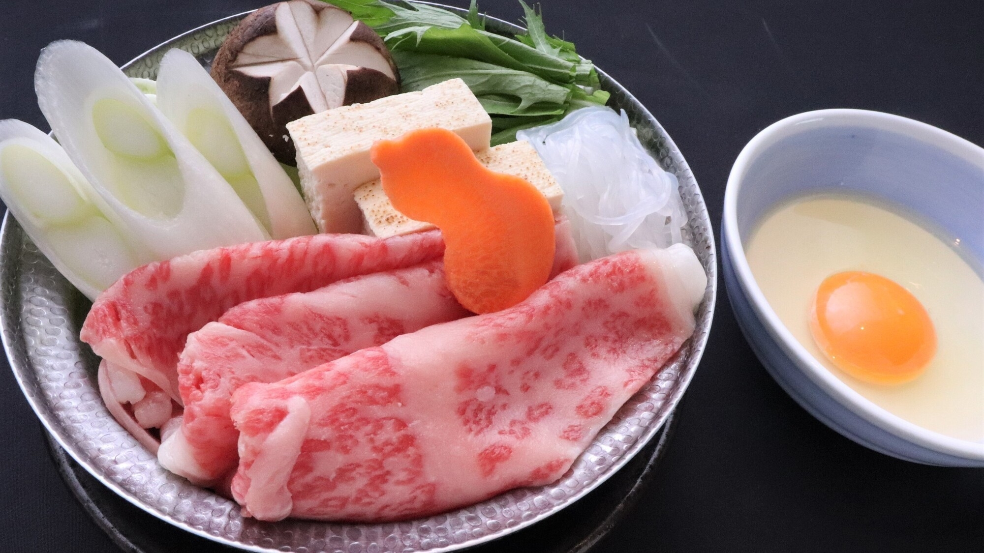 ＜源泉《銀湯》内風呂付客室＞「和牛すき焼き一人鍋」＋バイキング2食付【夕食19時】　RF3
