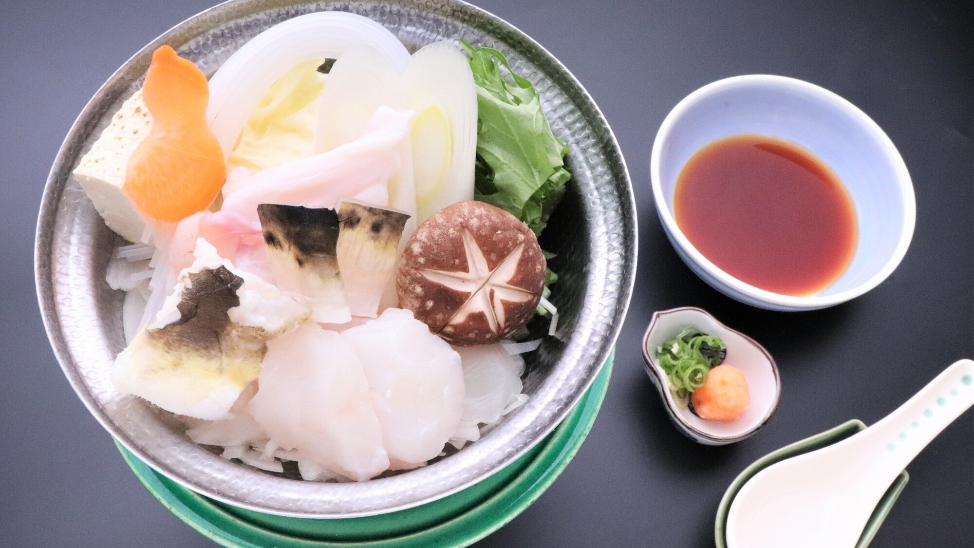 【1〜2月期間限定】＜通常客室＞ 「冬の定番味覚 てっちり鍋」＋バイキング 【夕食17時】RF1