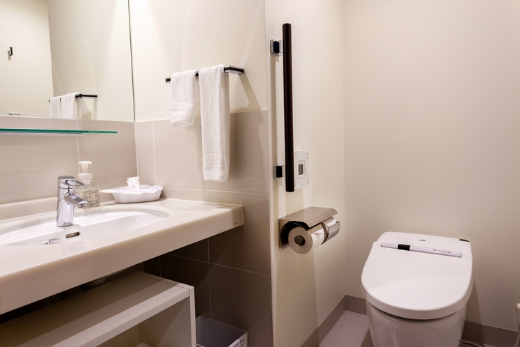 wide シングルトイレ・お風呂・洗面　三点独立スペース　　洗面アメニティに除菌シートあります