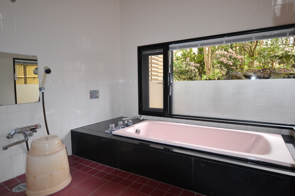 Japanese-style room with anteroom and indoor bath