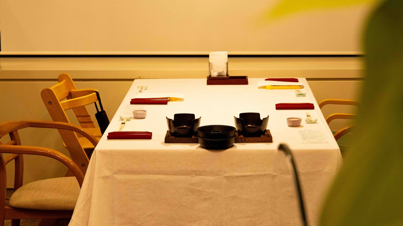 【レストラン】お食事前に整えられた、テーブルセッティング