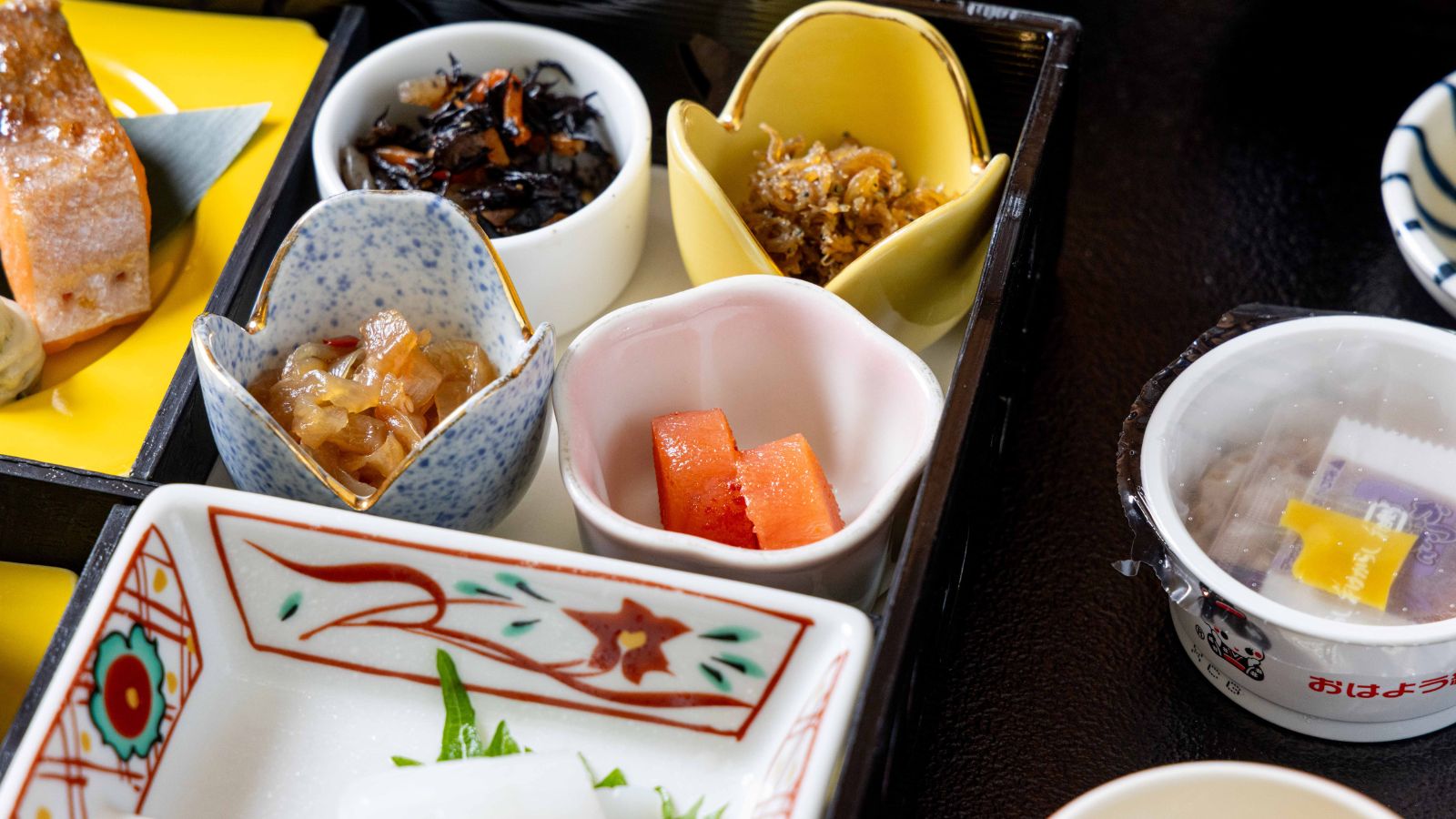 【朝食】少しずつ楽しめる彩り小鉢