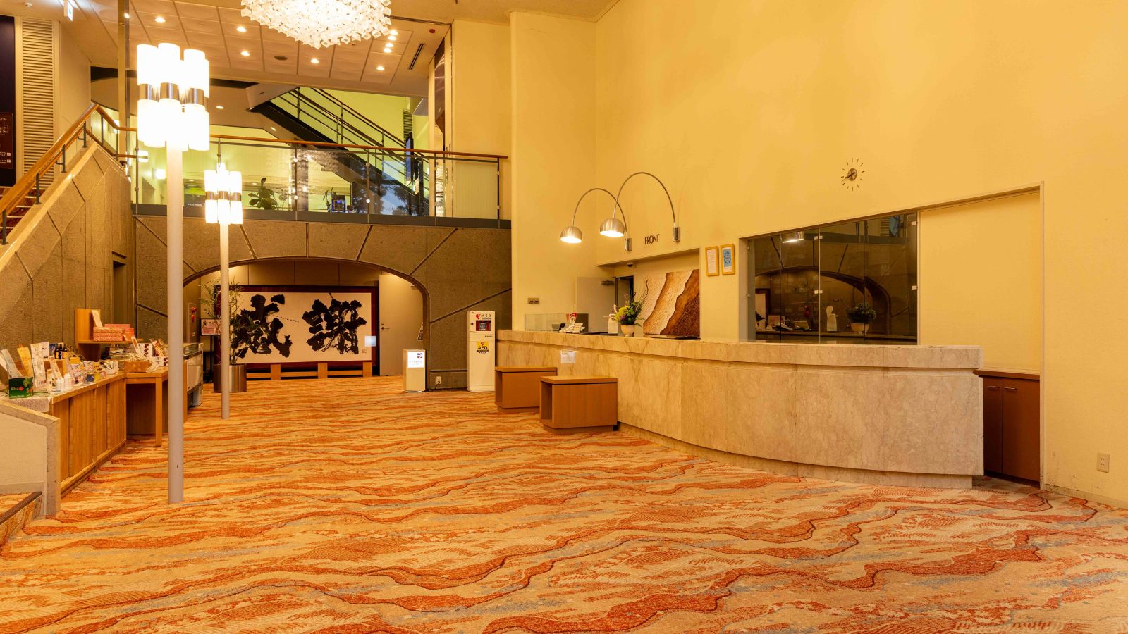 【ロビー】開放感あふれる吹き抜けロビー空間