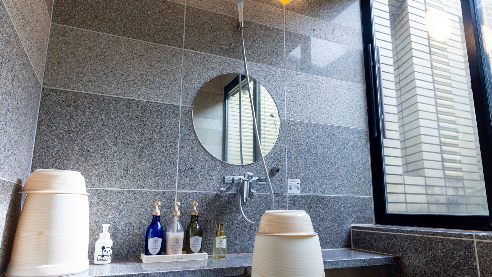 【貸切風呂】ゆとりある洗い場で落ち着く入浴時間