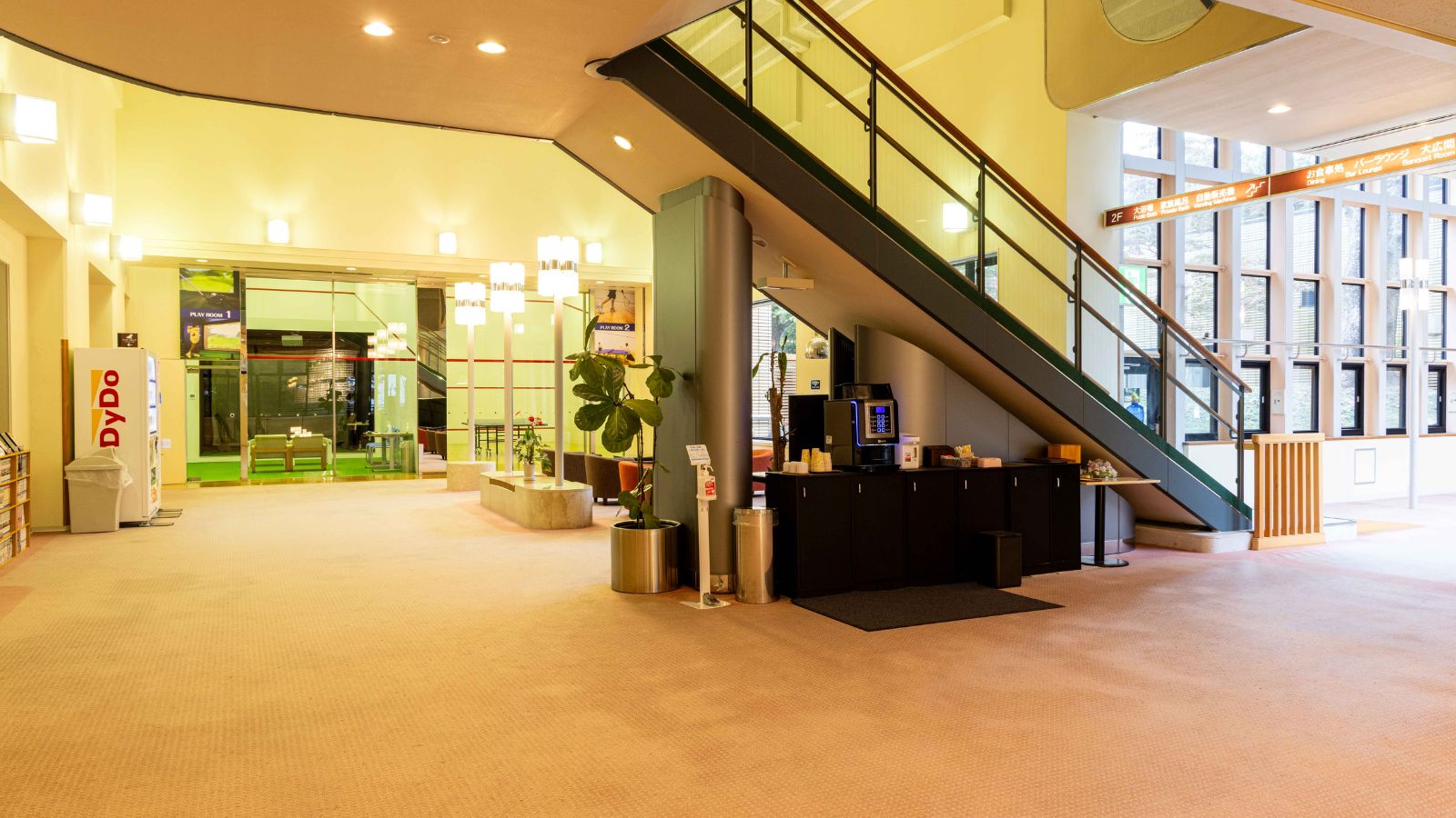 【ロビー】吹き抜けの開放感が心地よい空間