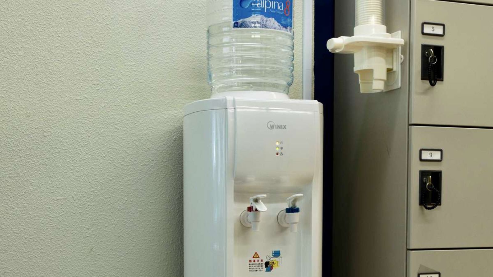 【大浴場】脱衣所にはウォーターサーバー