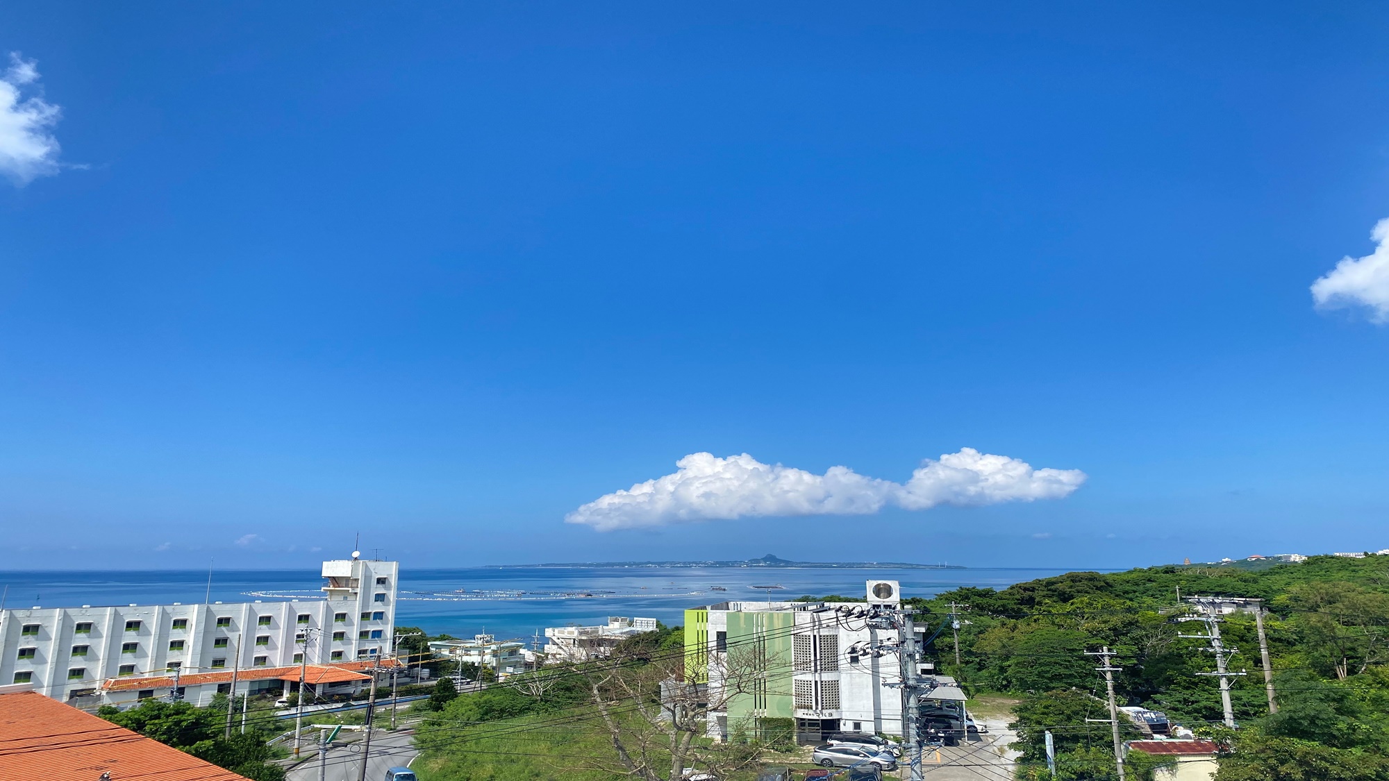 *屋上からの景色/沖縄の美しい海をご覧いただけます。