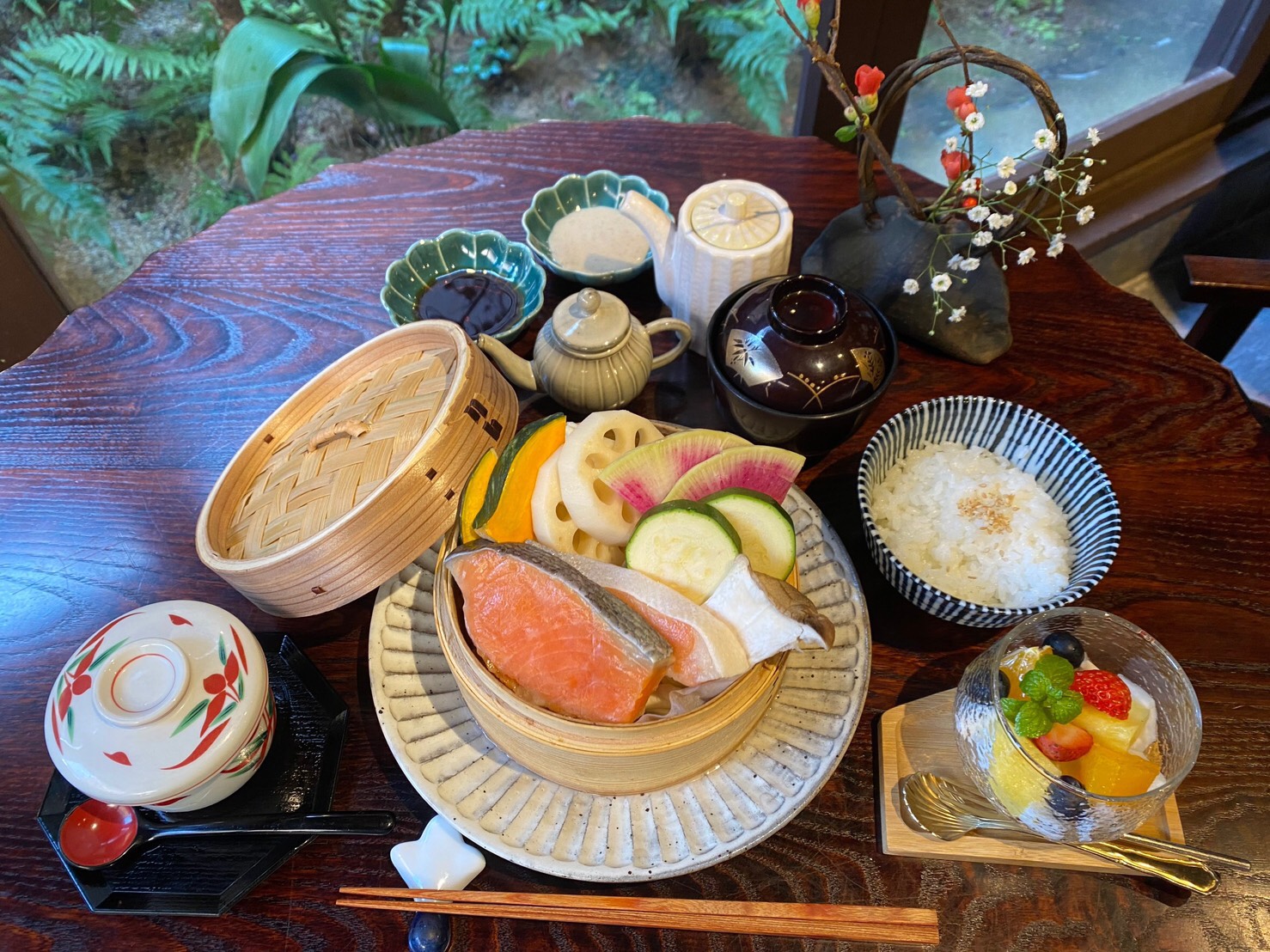 たっぷり野菜が嬉しい『鮭せいろ蒸しセット』