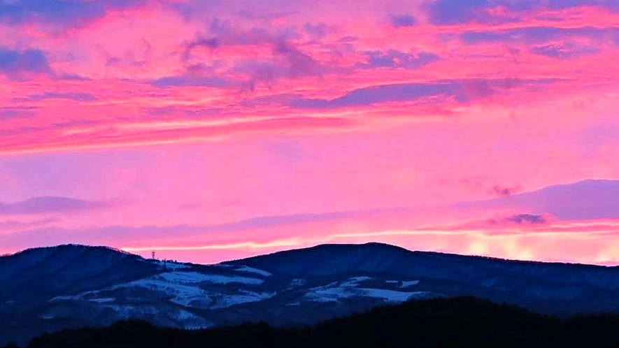 空を美しく染める夕焼け