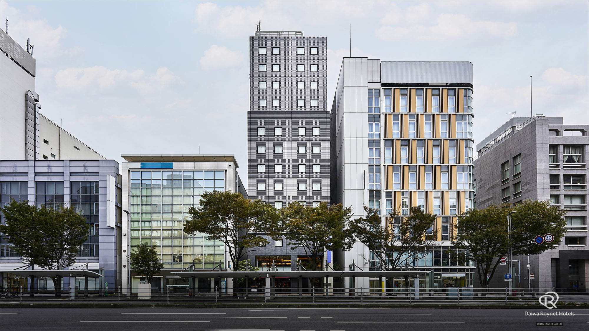 ホテル外観(昼)