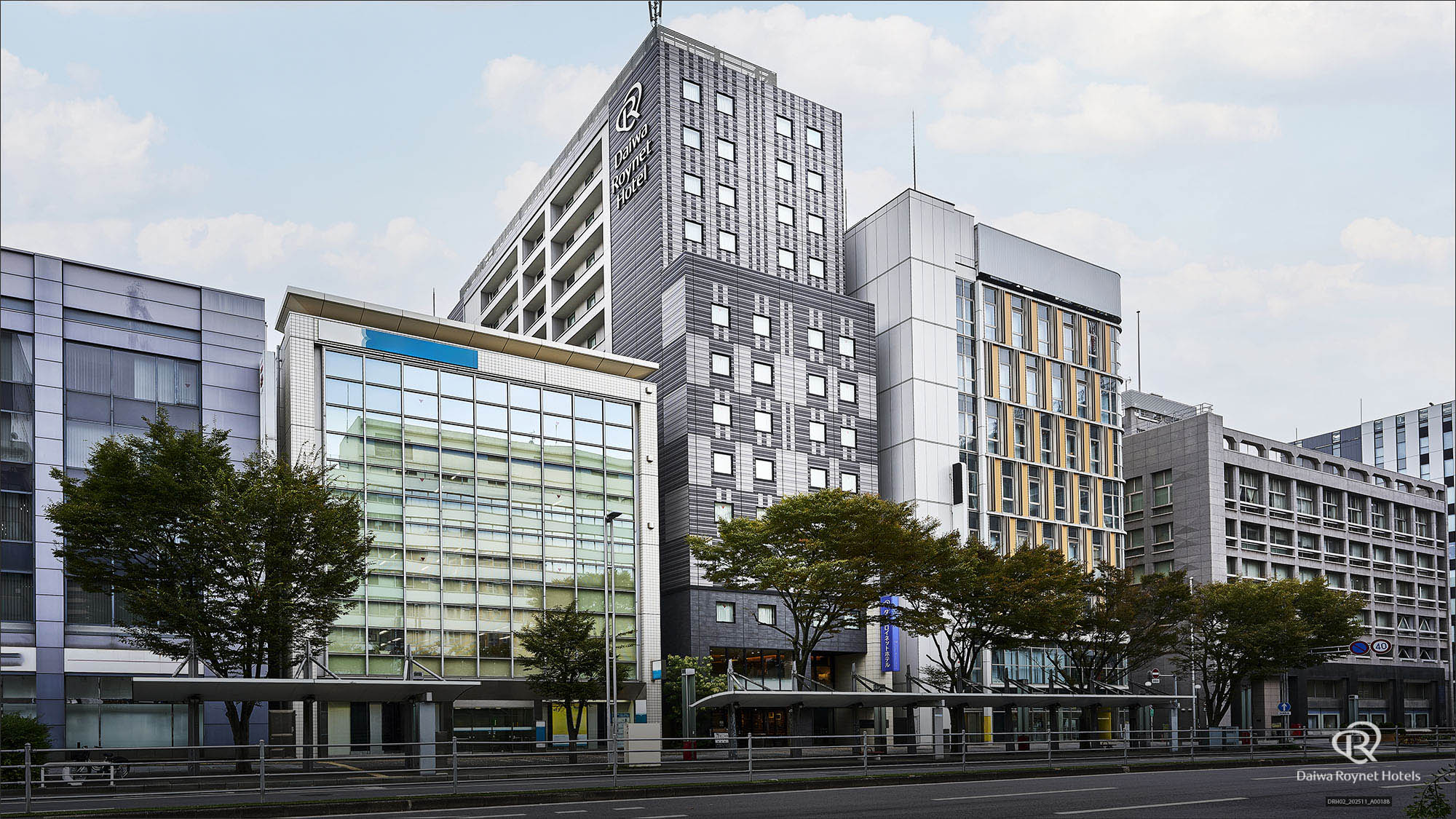 ホテル外観(昼)