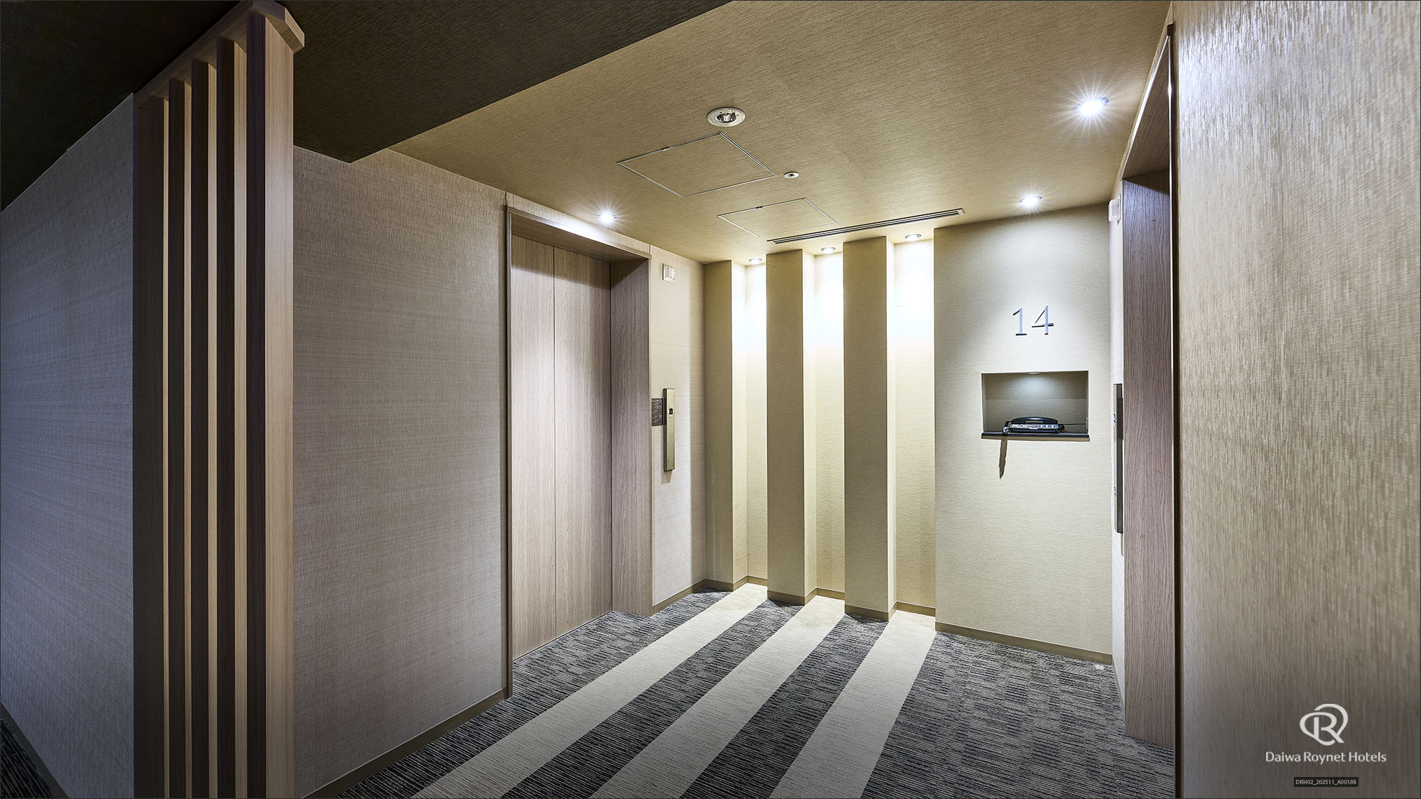 客室階エレベーターホール