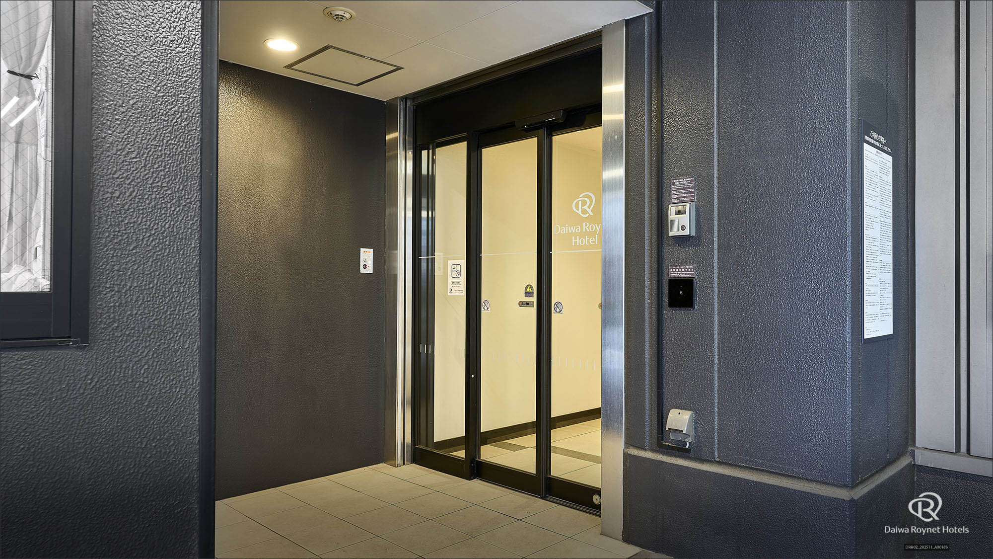 裏口エントランス