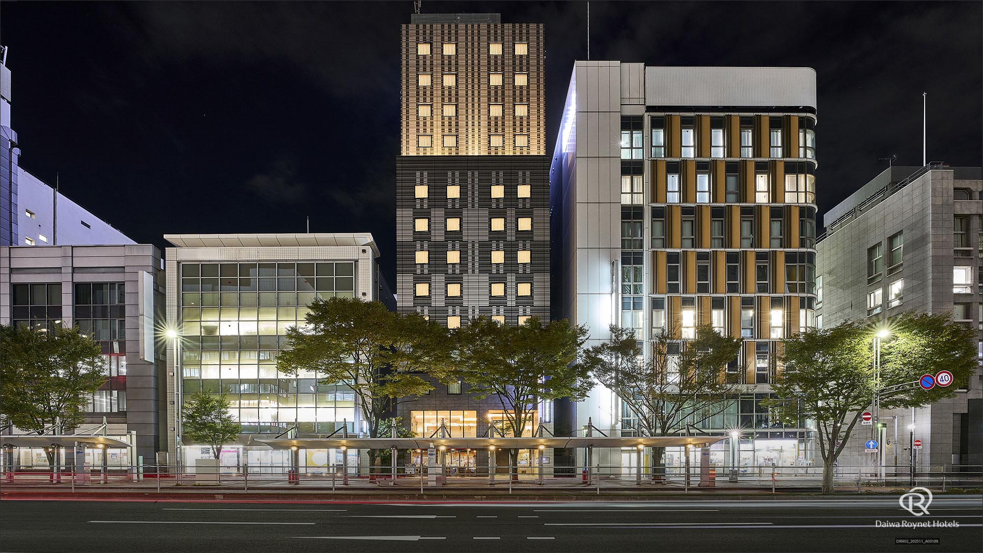 ホテル外観(夜)