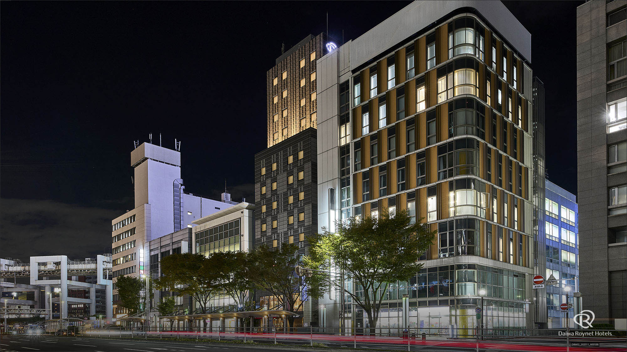 ホテル外観(夜)