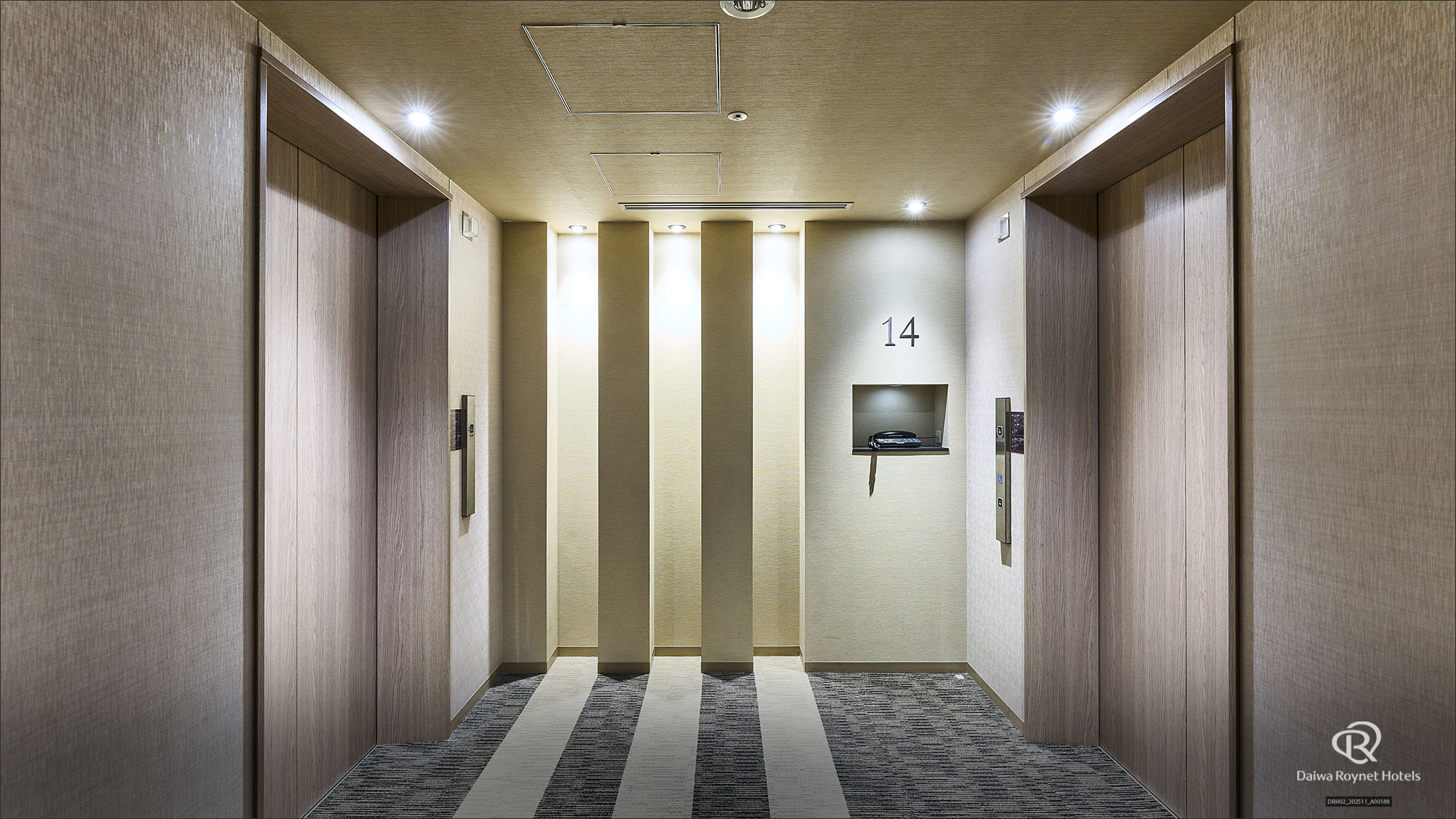客室階エレベーターホール