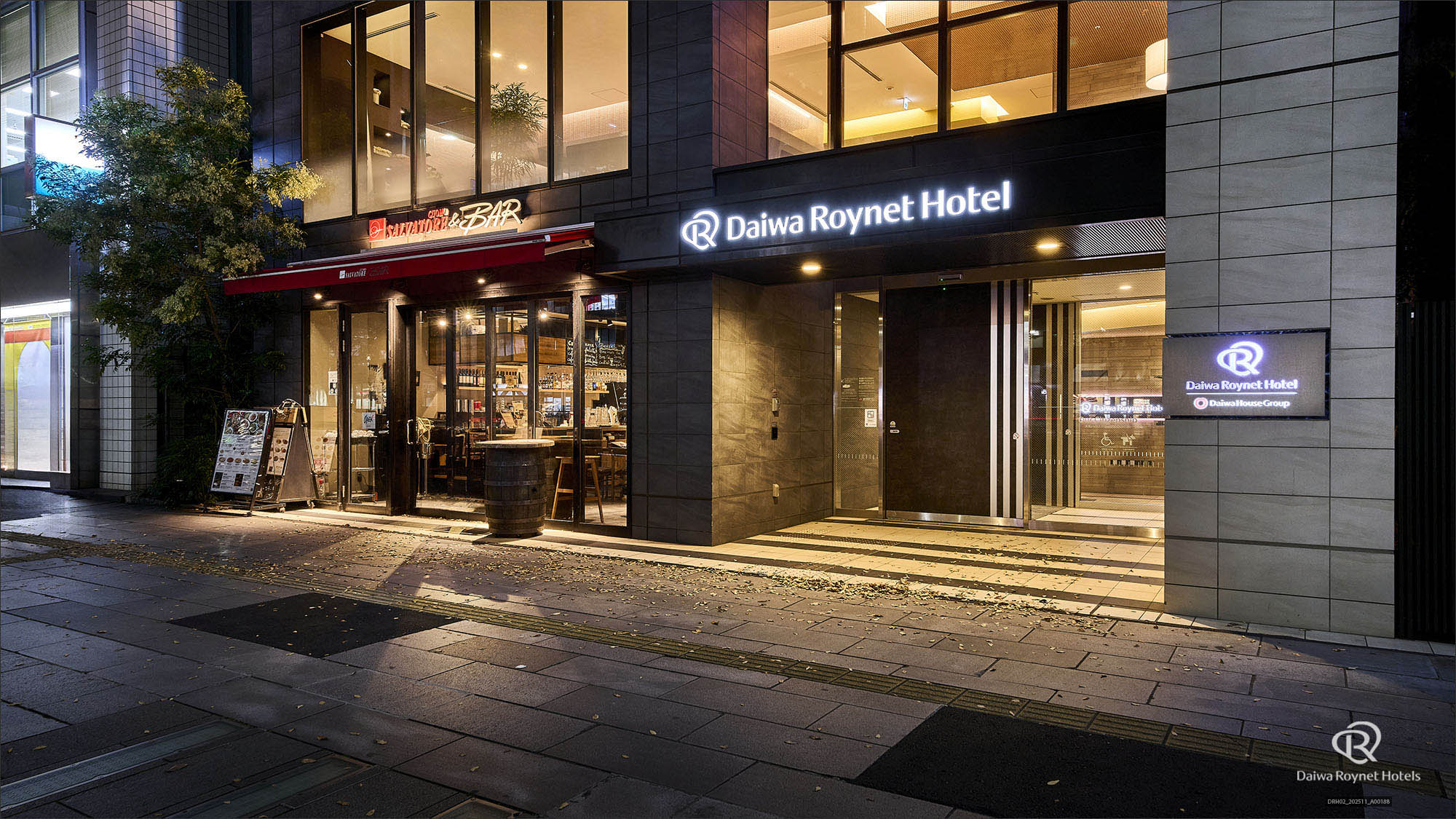 ホテル外観(夜)