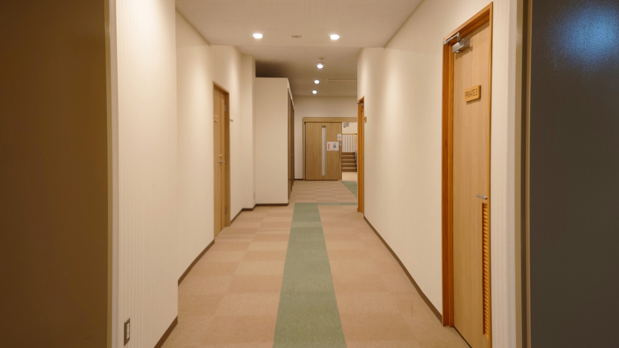 【館内】本館・別館連絡通路の廊下