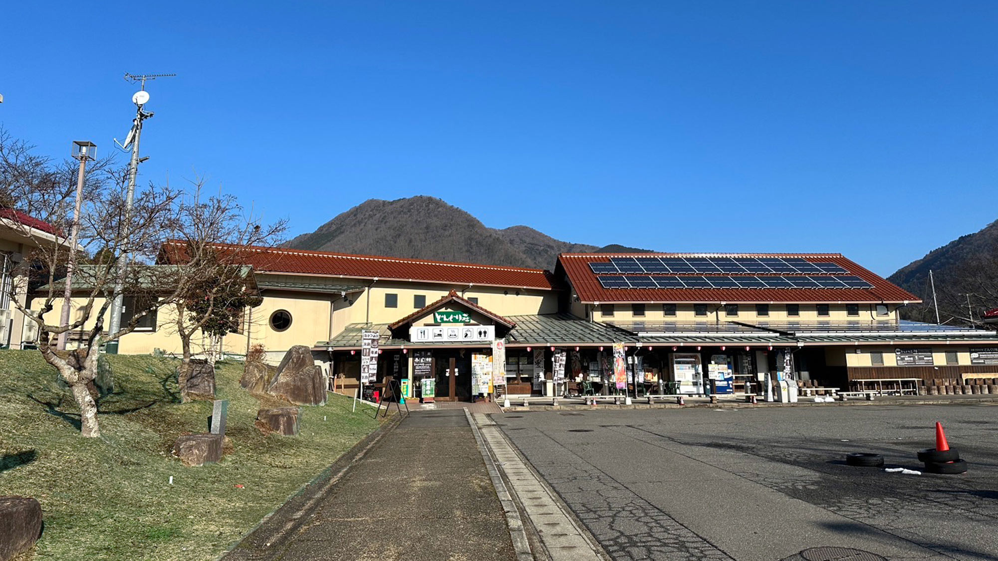 【外観】広い駐車場です