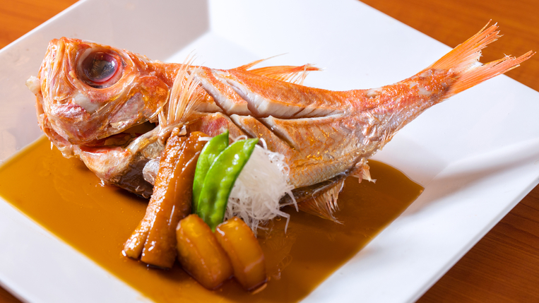 【大好評】特別料理金目鯛の煮付けで豪華夕食をお楽しみください