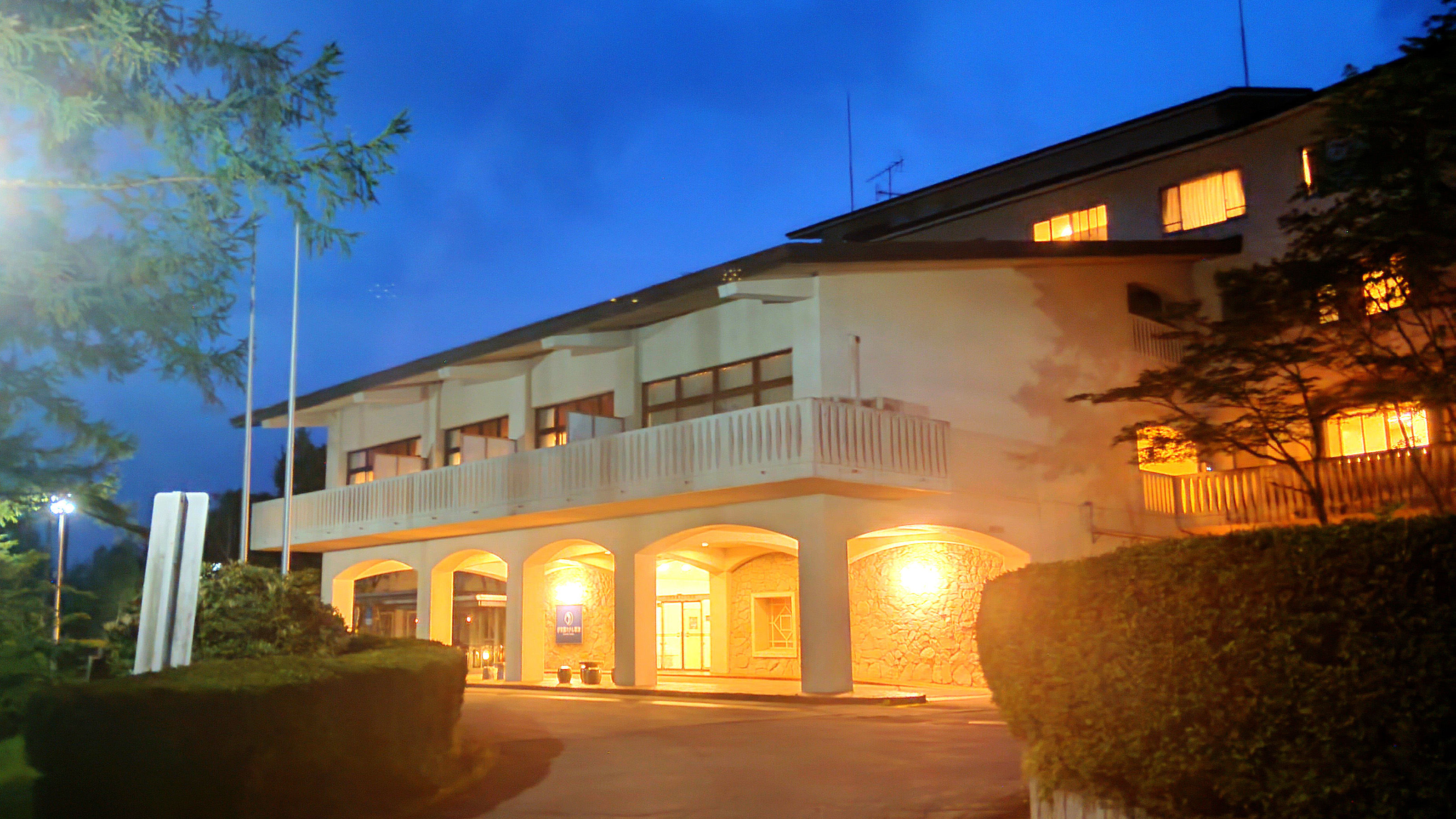 ホテル外観【夜】