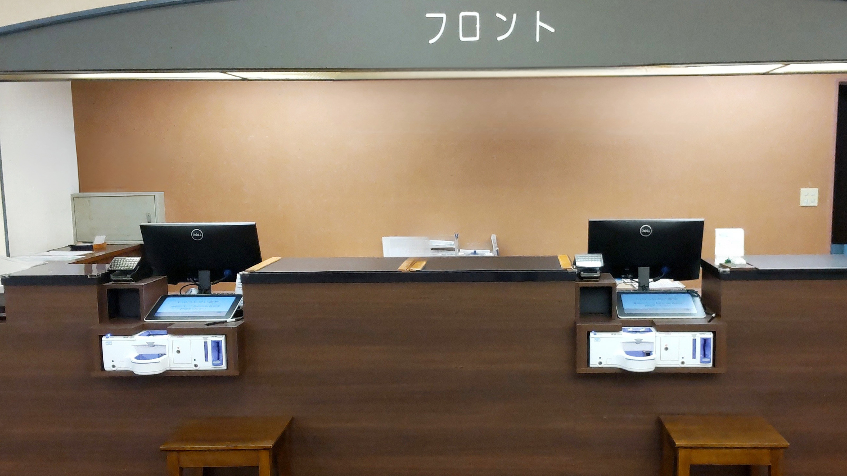 フロントカウンター