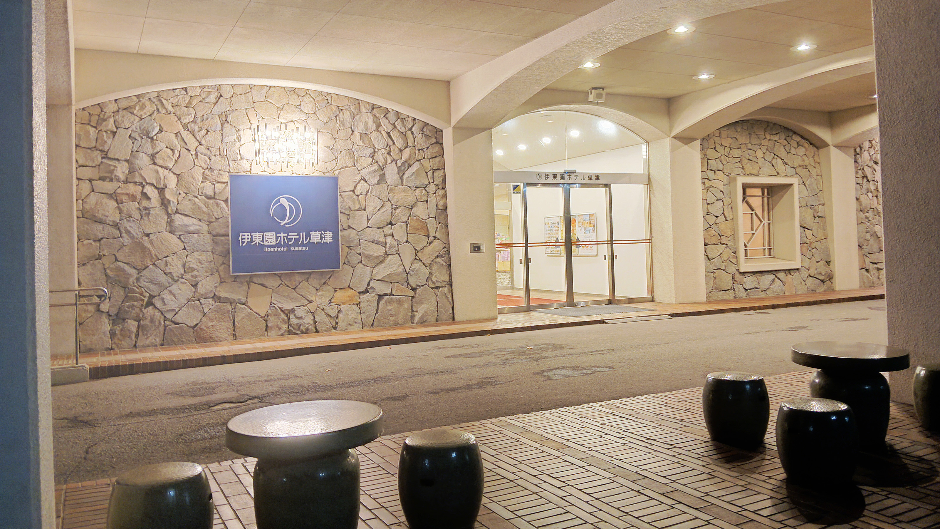 ホテル外観【夜】