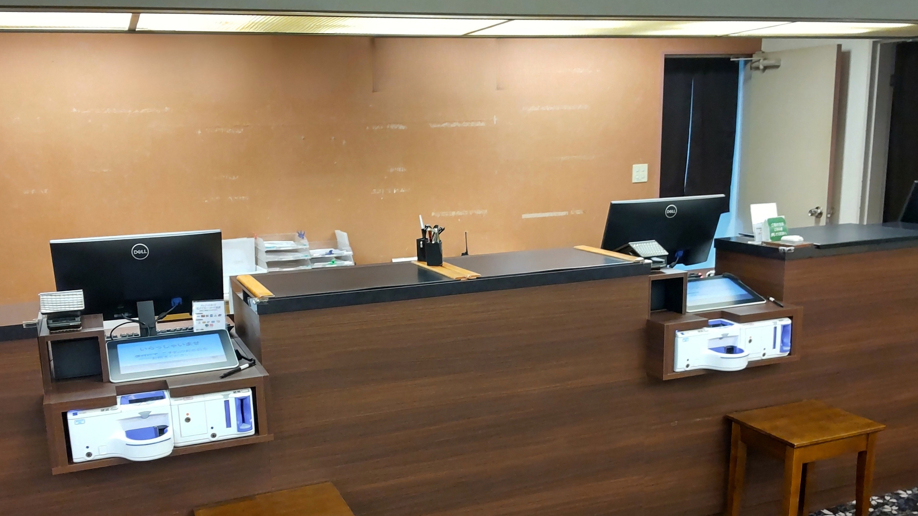 フロントカウンター