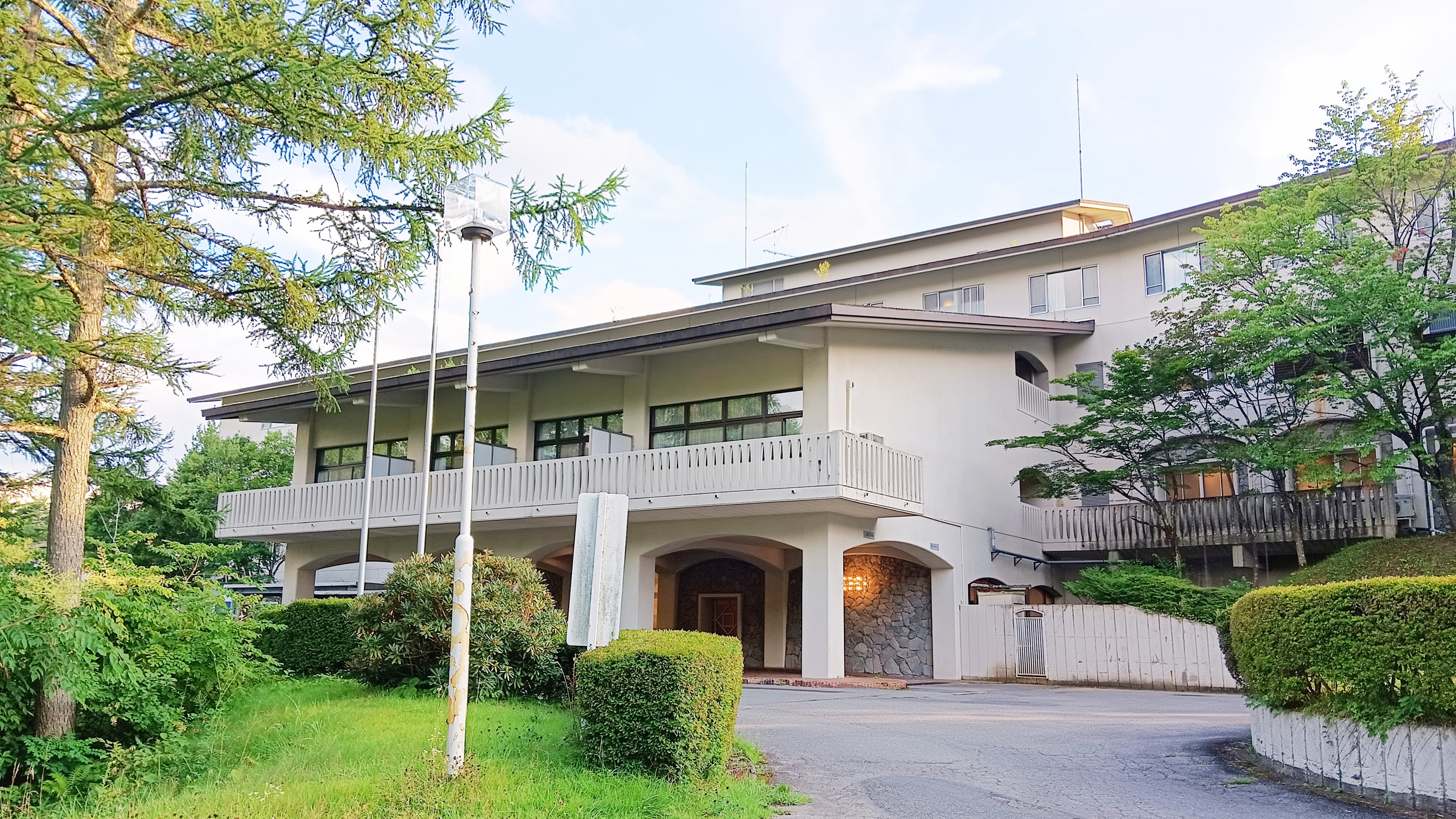 ホテル外観【夏】