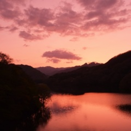 川俣湖の夕暮れ