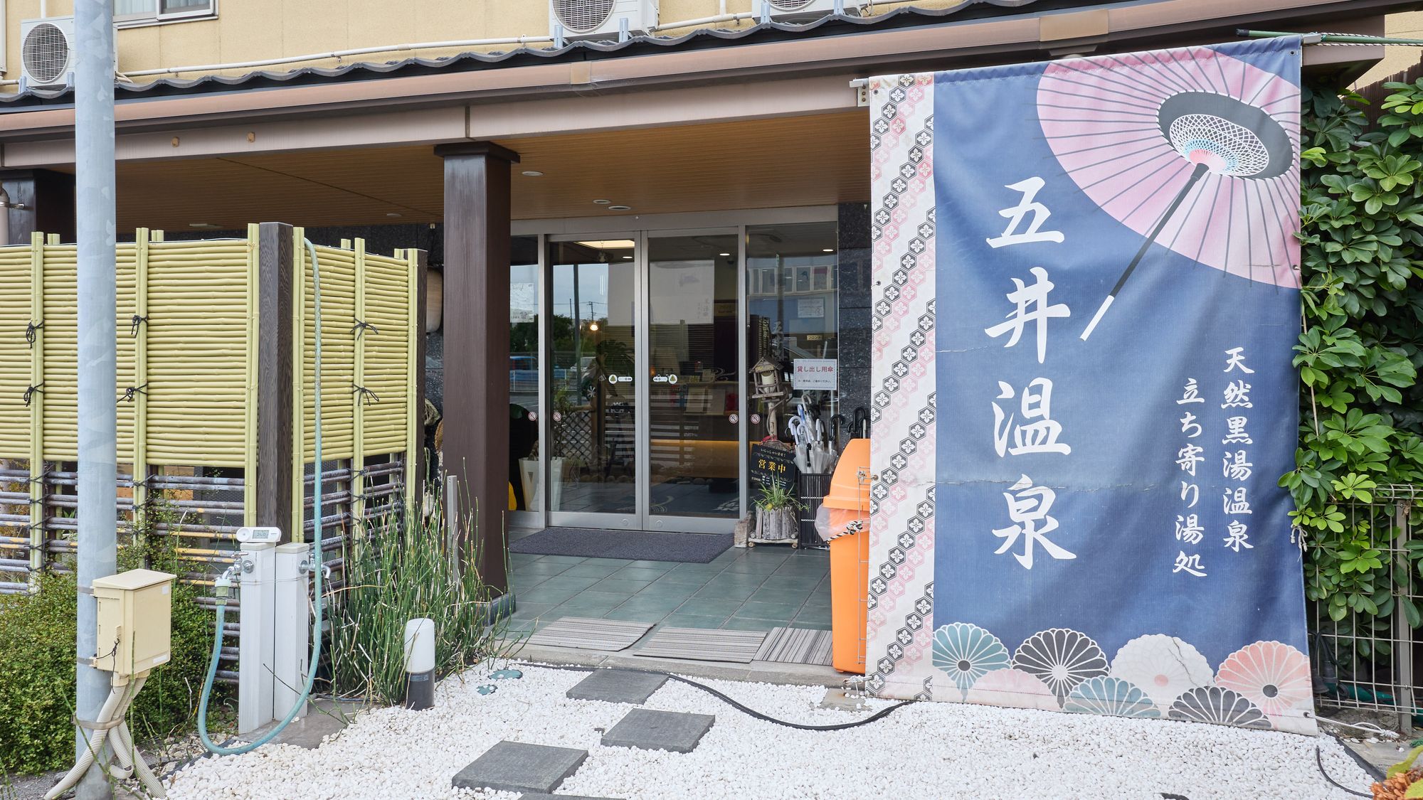 ・【外観】入口