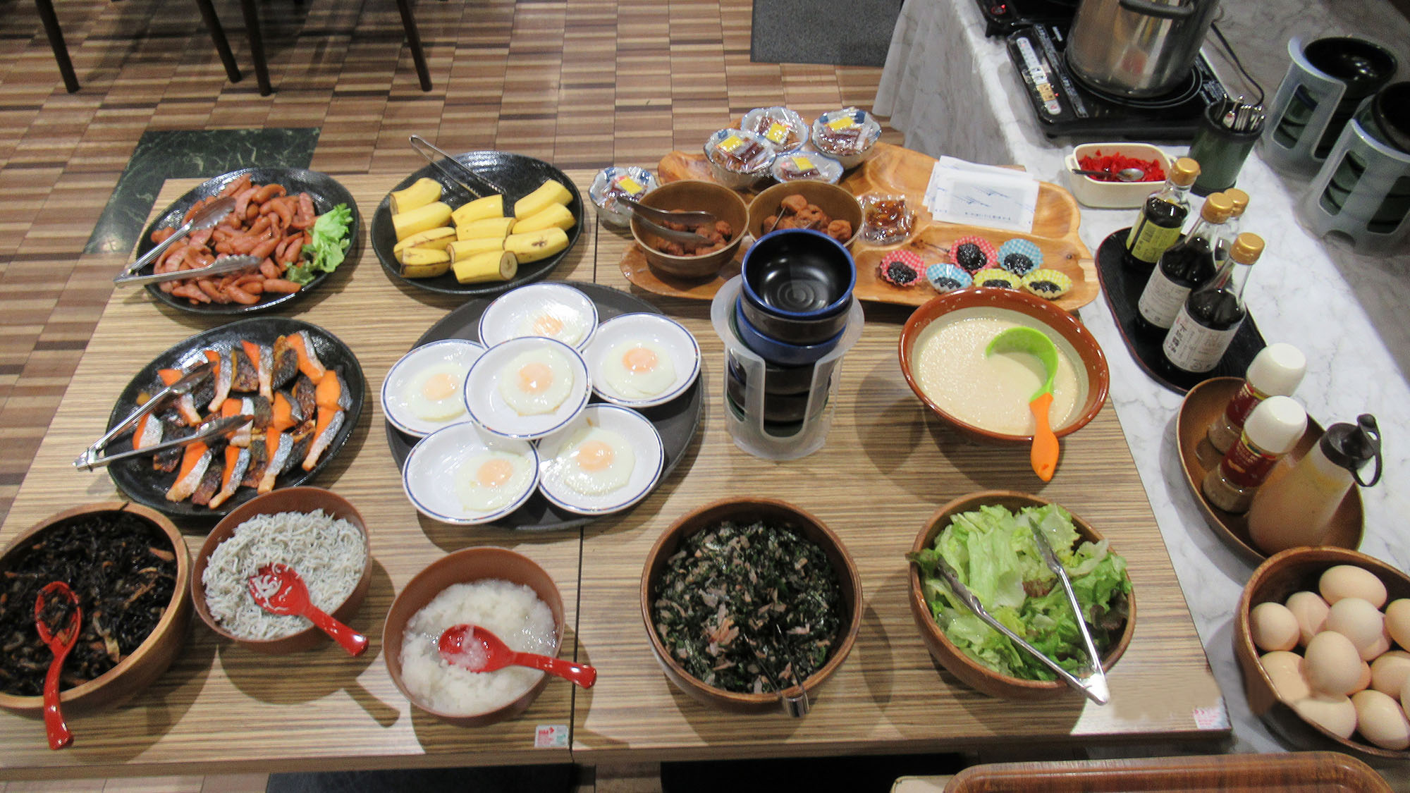 ・【朝食】朝食一例。あきたこまちを味わい尽くすおかずが盛りだくさん