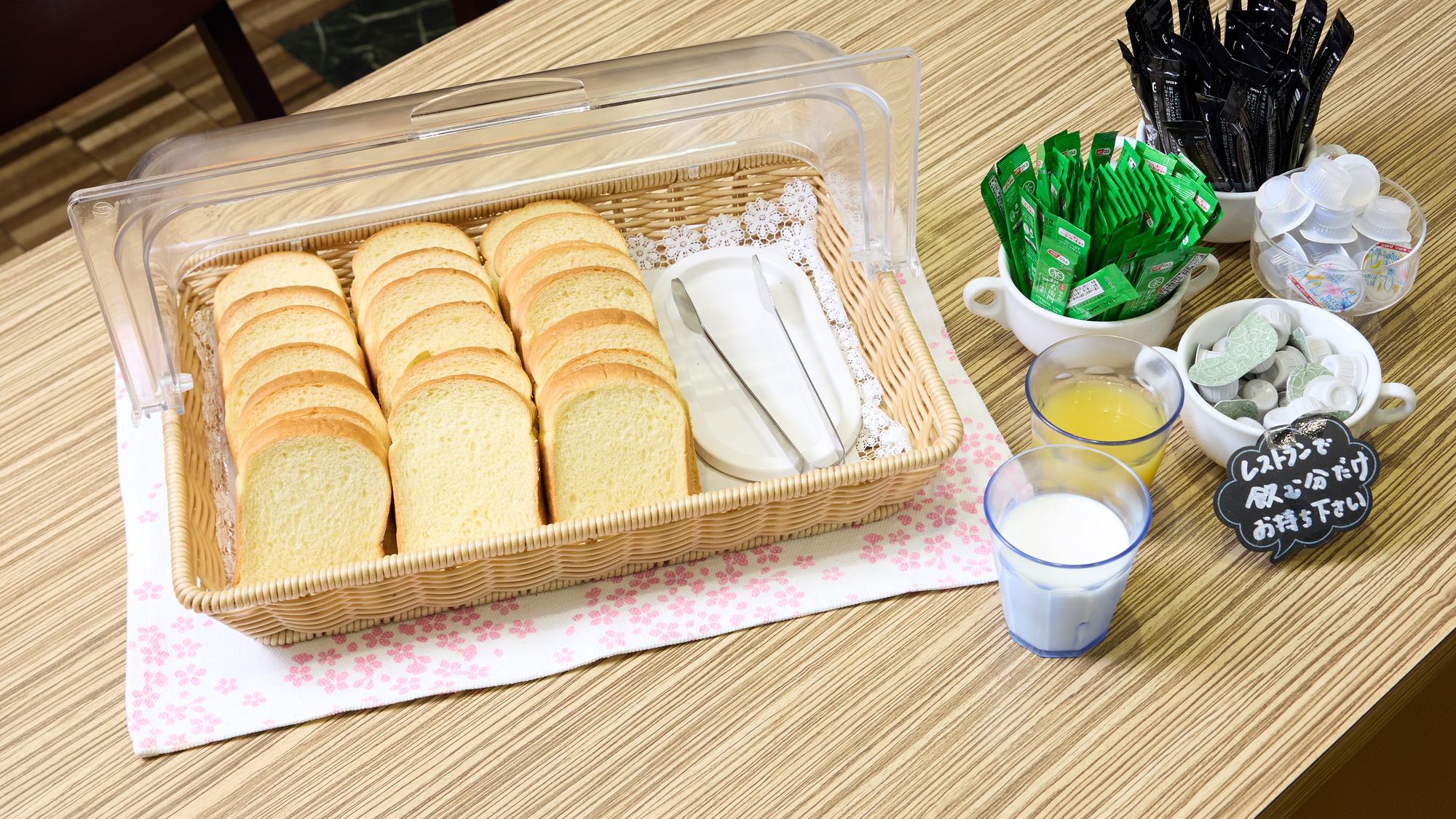 ・【ご朝食】パンやインスタントコーヒーのご用意もございます