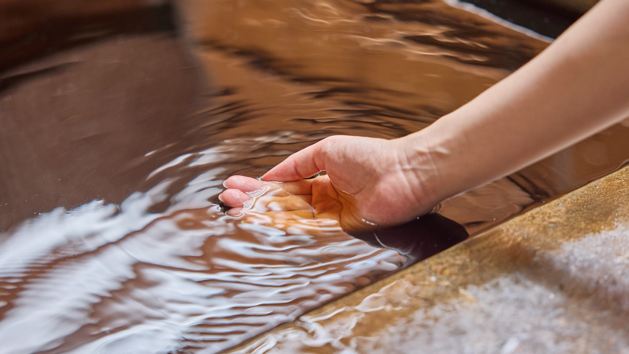 ・【天然温泉】美肌の湯「黒湯」をお楽しみください