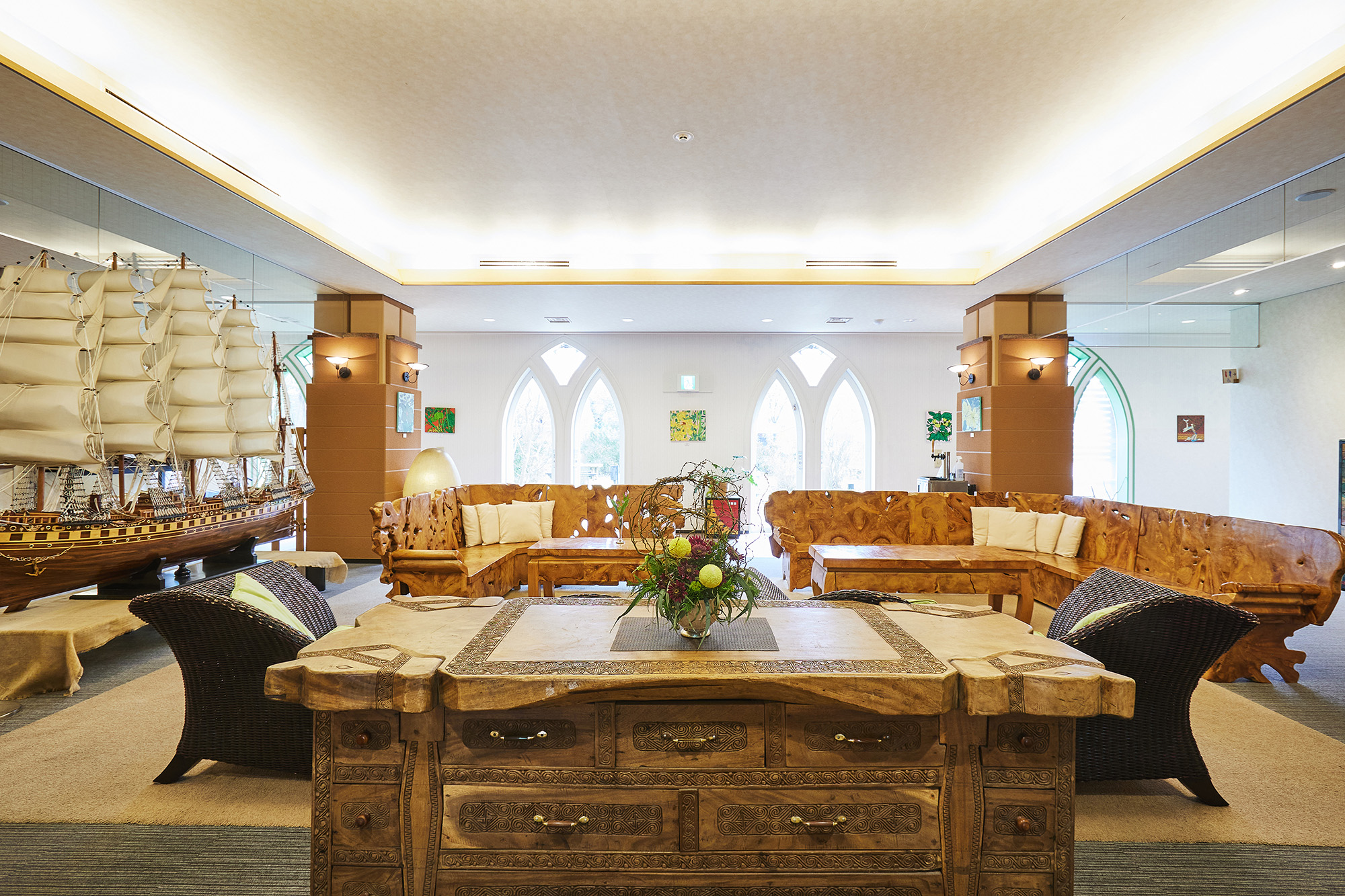 アジアンテイストのロビーで皆さまをお出迎え