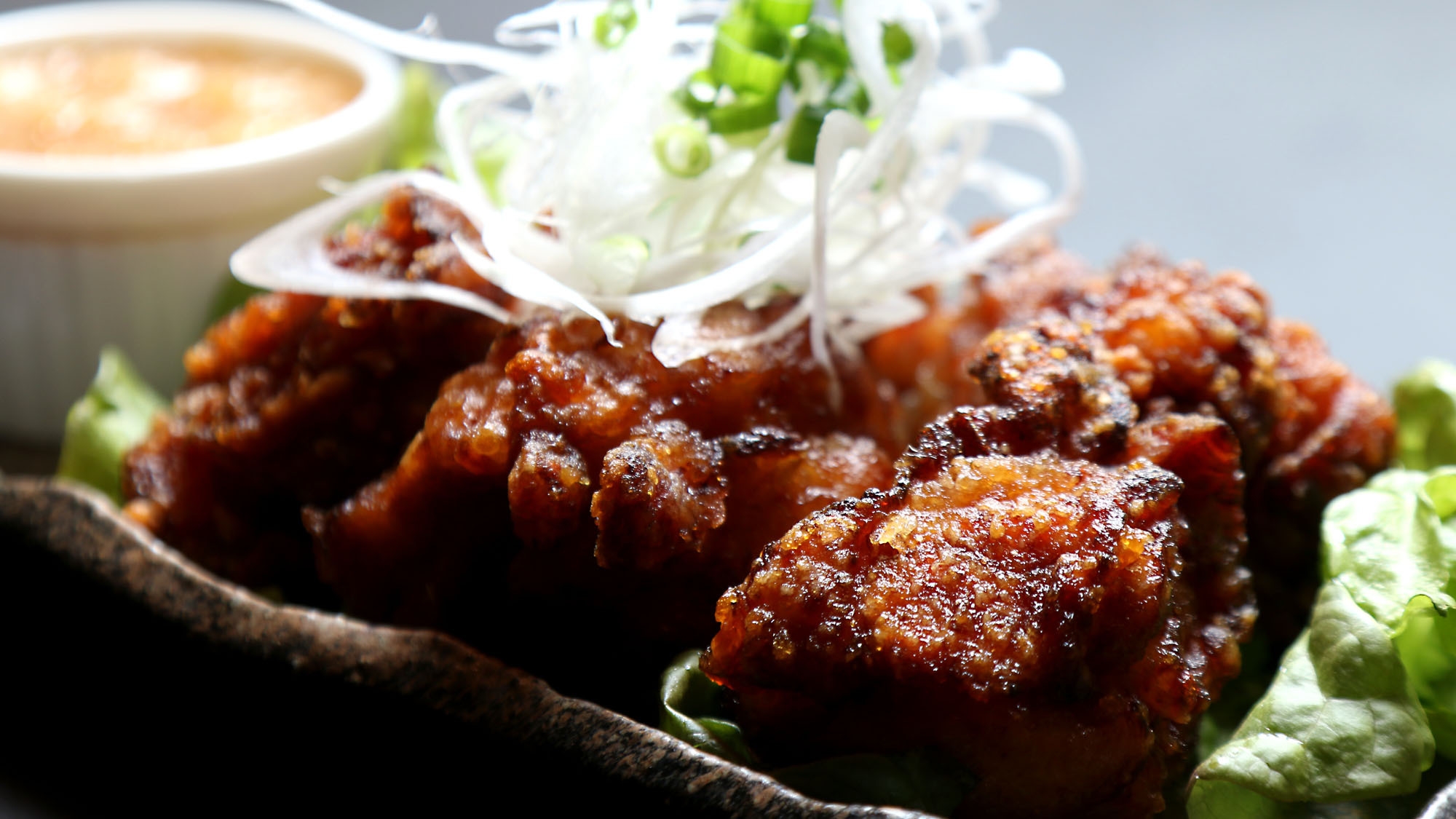 【１泊２食付】居料理や　人気メニュー☆オリジナルまかない丼　飲んでも安心！併設のお食事処