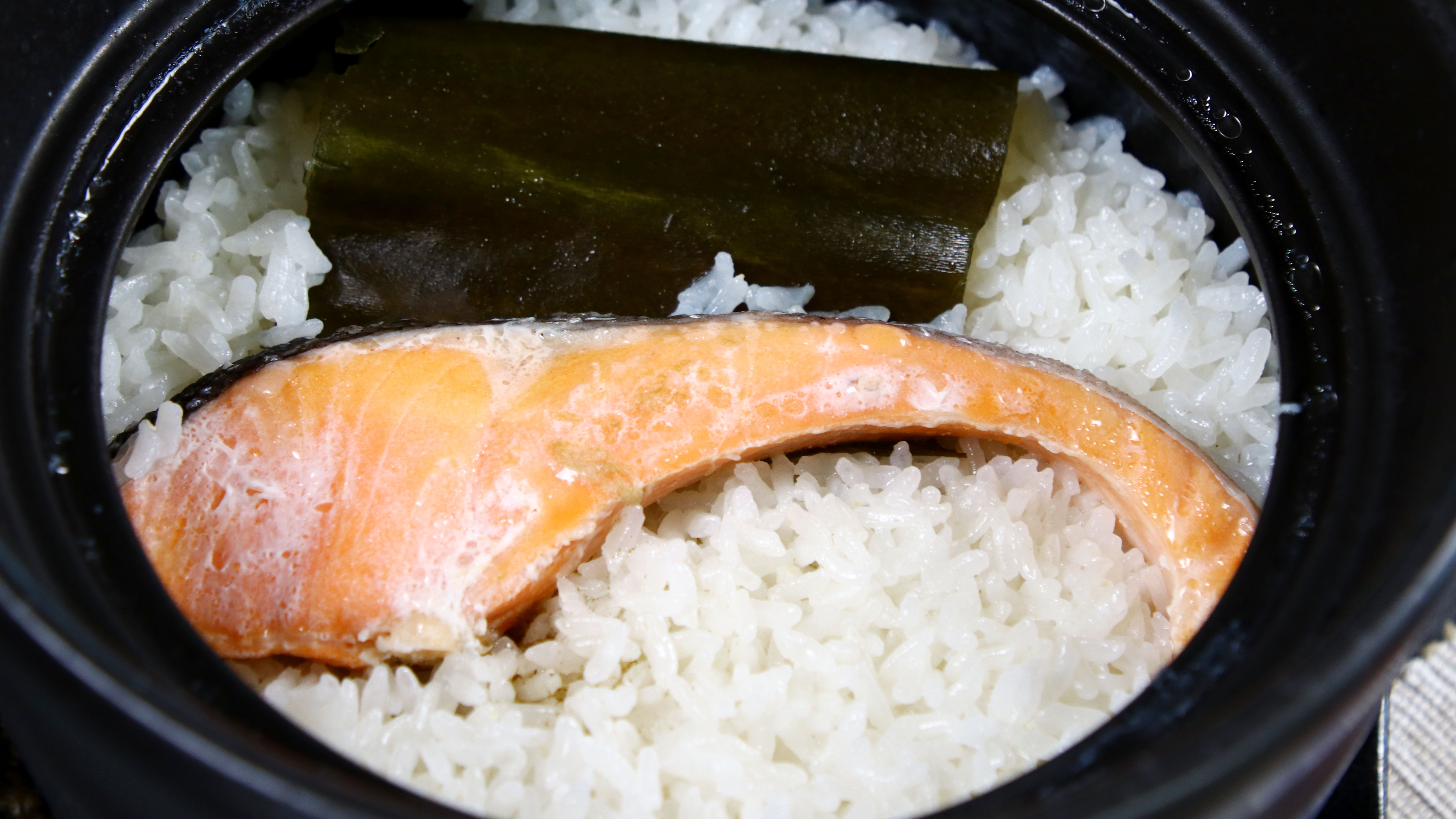 旬魚のお造りコース◆鮭の土鍋ご飯※画像は２人前です*