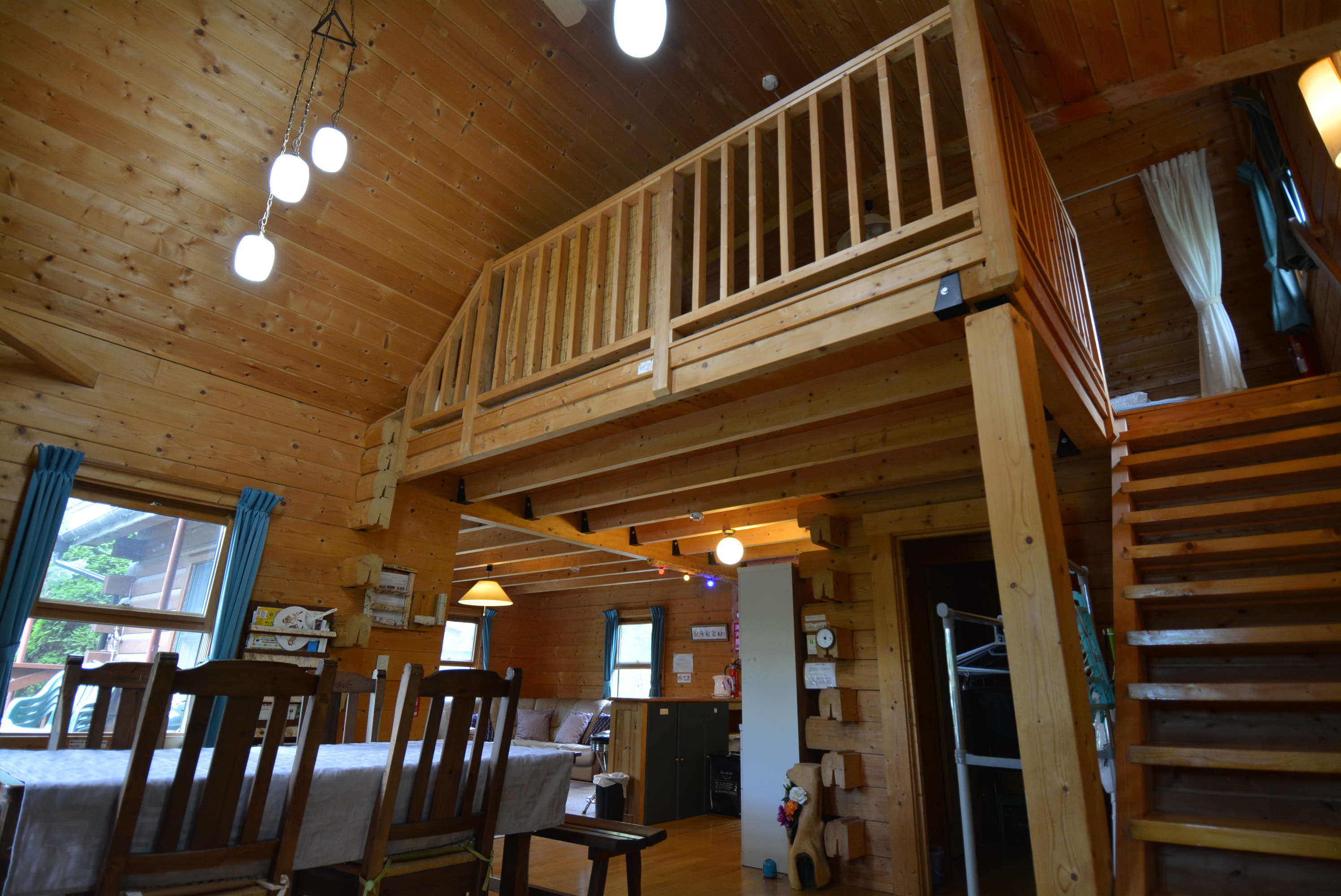 吹き抜けのダイニングキッチン