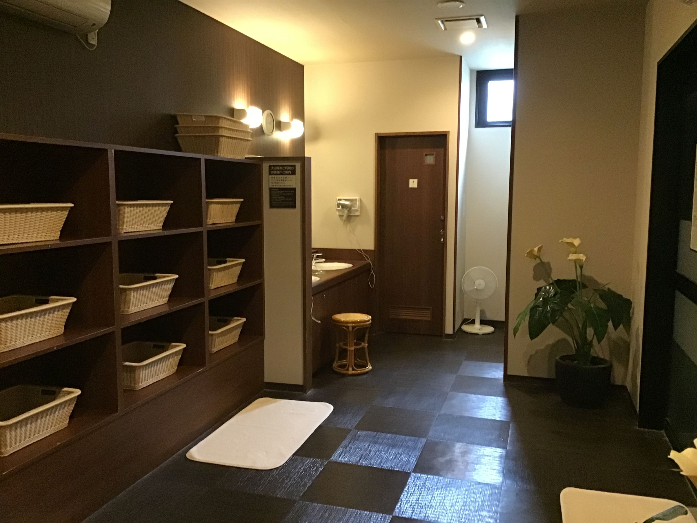 男性大浴場・脱衣所