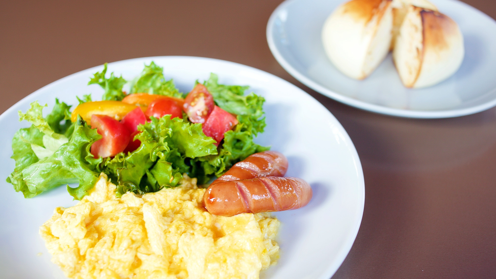 【1泊朝食付き】 のんびり到着でも安心！朝はリバービューのテラス席で爽やかな朝食を♪