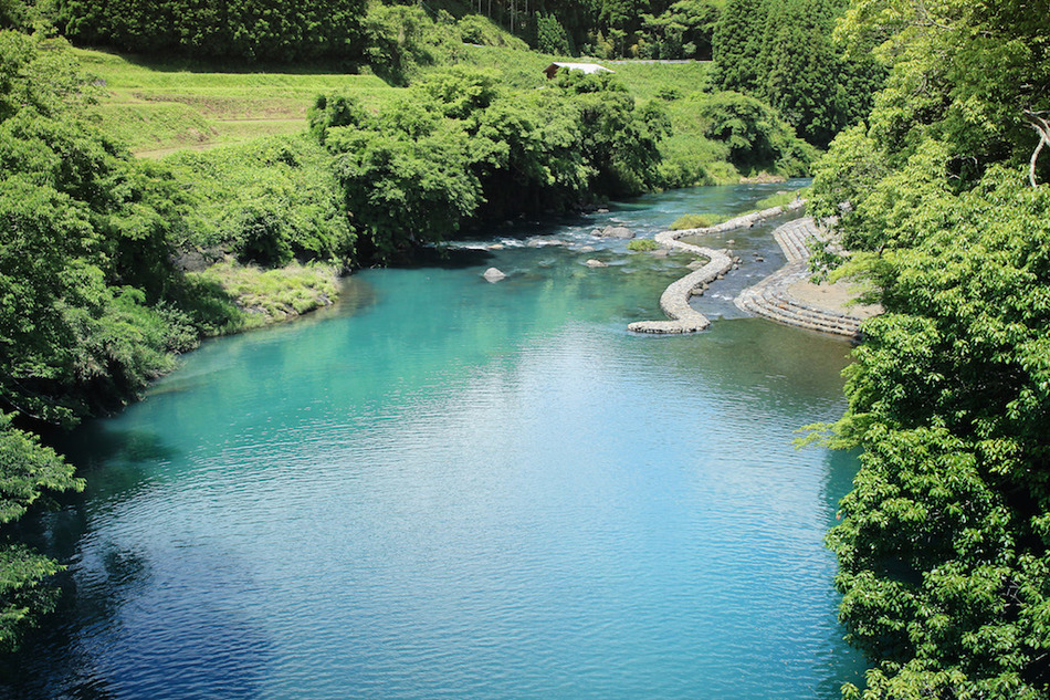 清川旅館前的清流