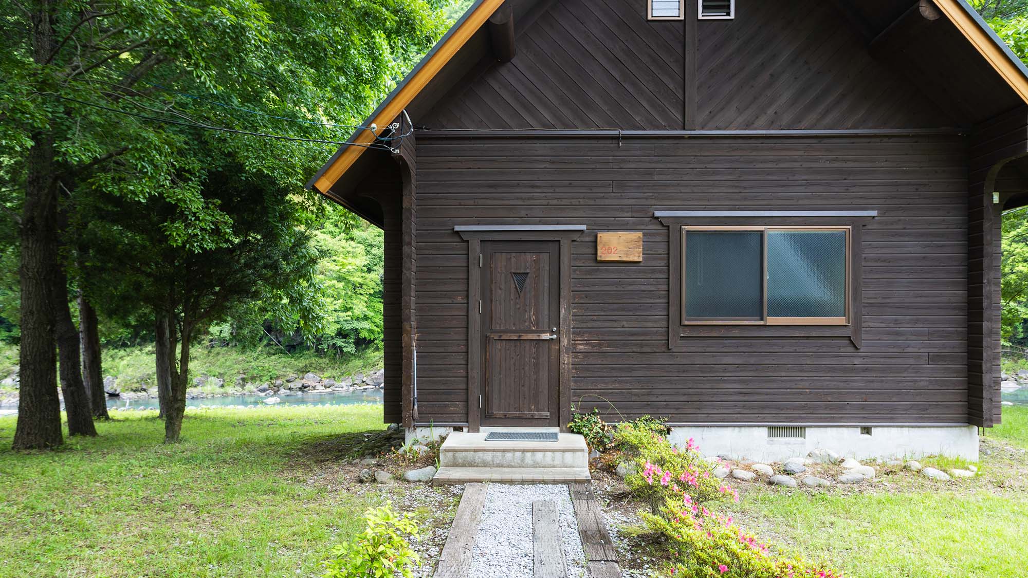 ・【外観】ログハウス