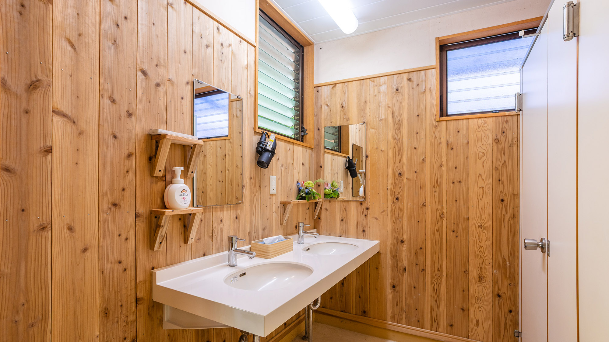 ・【浴室】女性用シャワールーム