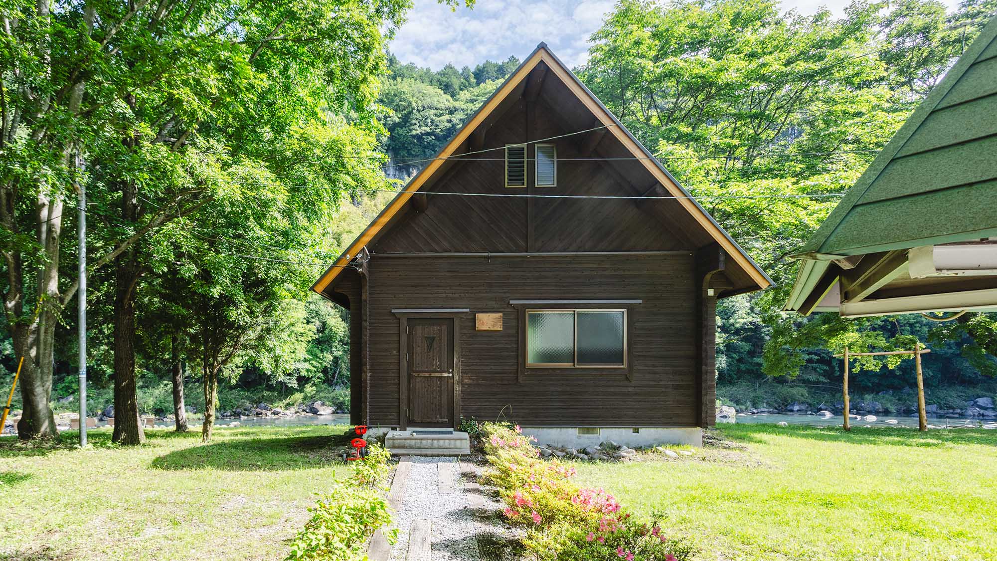 ・【外観】ログハウス