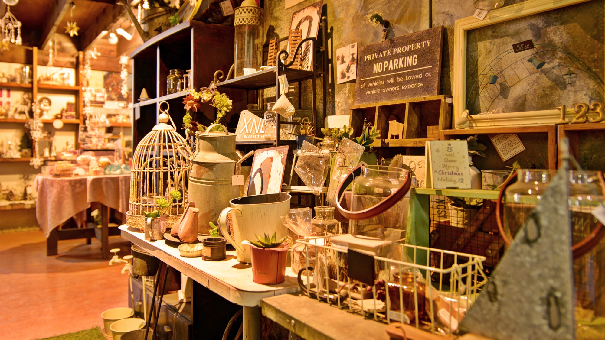 *【santa-zakka market　VeryMerry】センターハウスの雑貨ショップです。