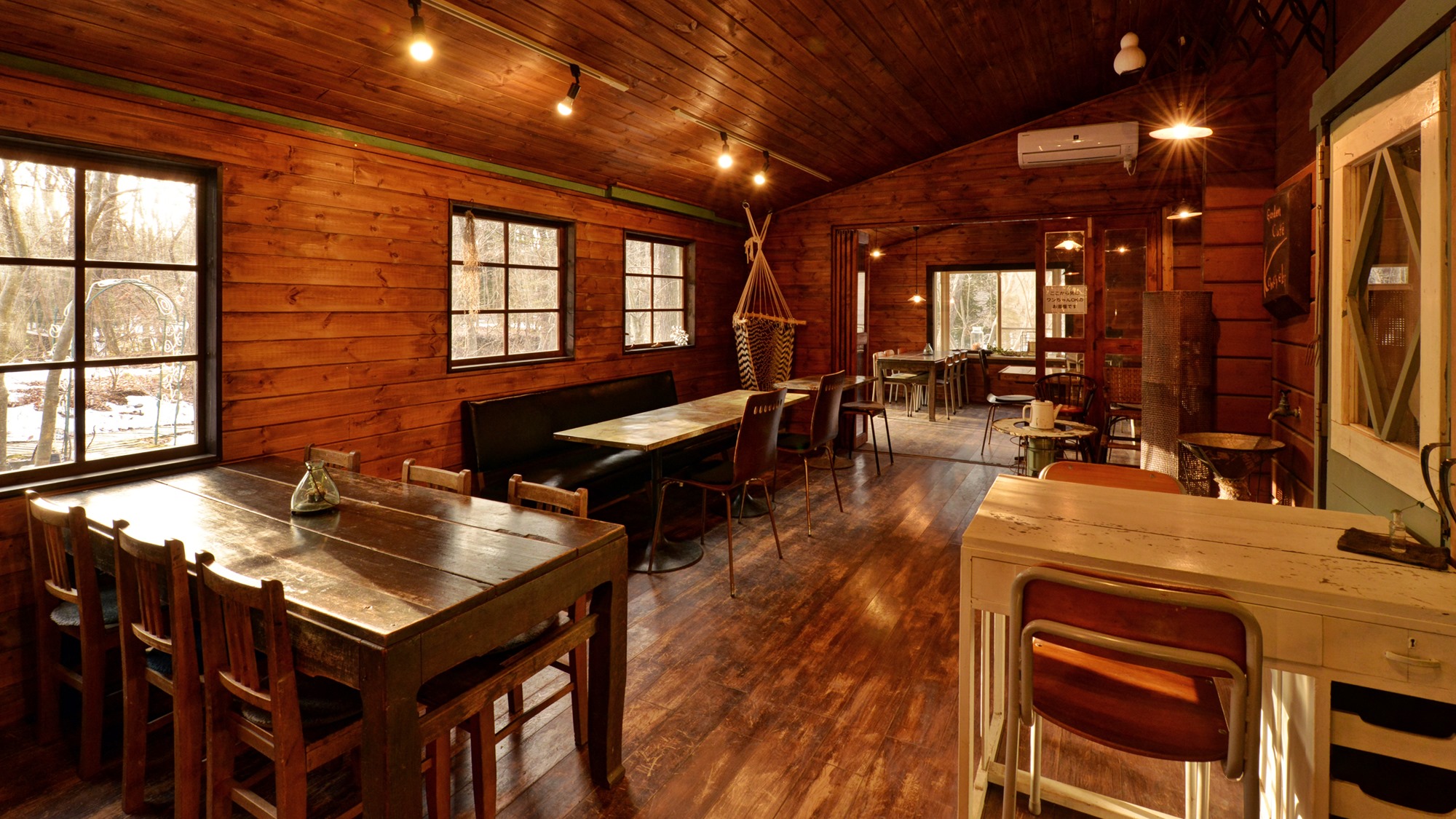 *【Cafe+Gallery Komorebi】静かな森に佇む、隠れ家のようなCafeです。