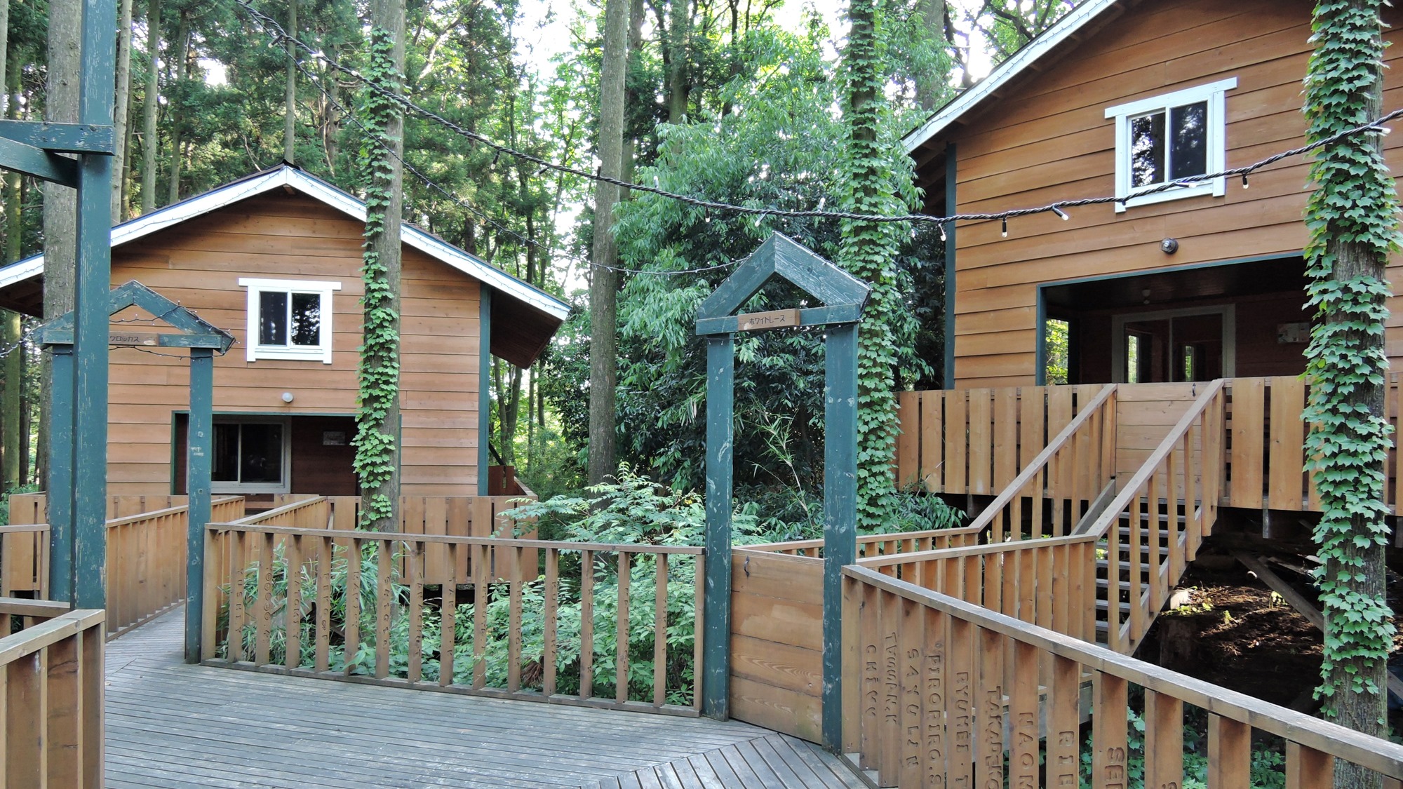 *【施設／ツリーハウス】1階、2階部分には広々としたテラスがあるので、ゆったりご利用いただけます。