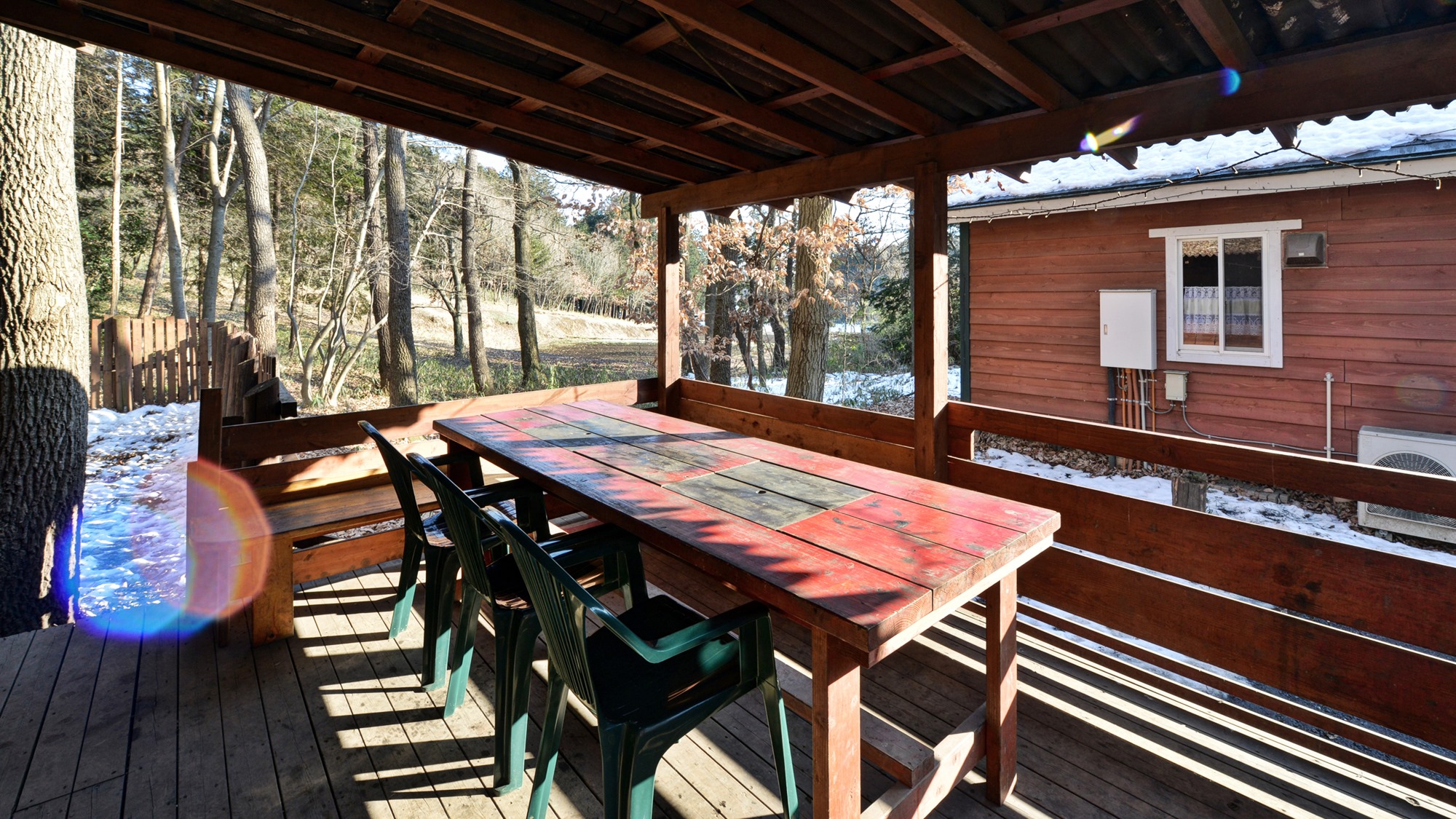 *【コテージ/ホーリー】森の中の静けさを感じながらテラスでゆっくりと寛ぎ下さい。