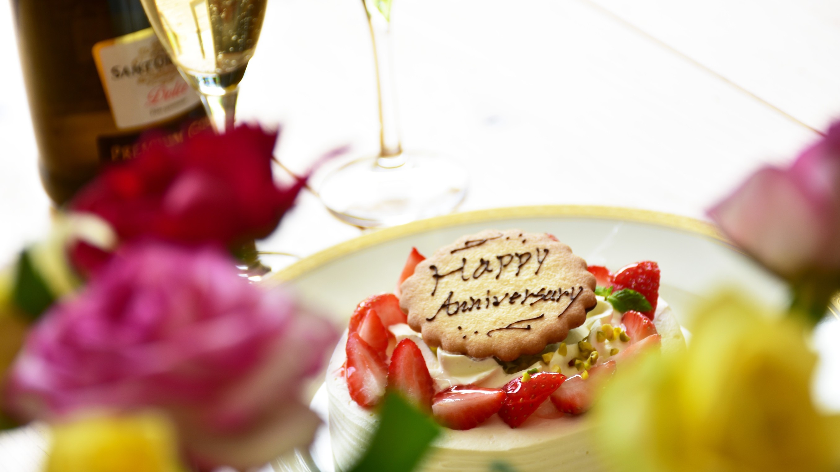 【サプライズ大作戦！ 誕生日や記念日をバルーンやケーキに想いを込めて  グランピング1泊2食付き！】