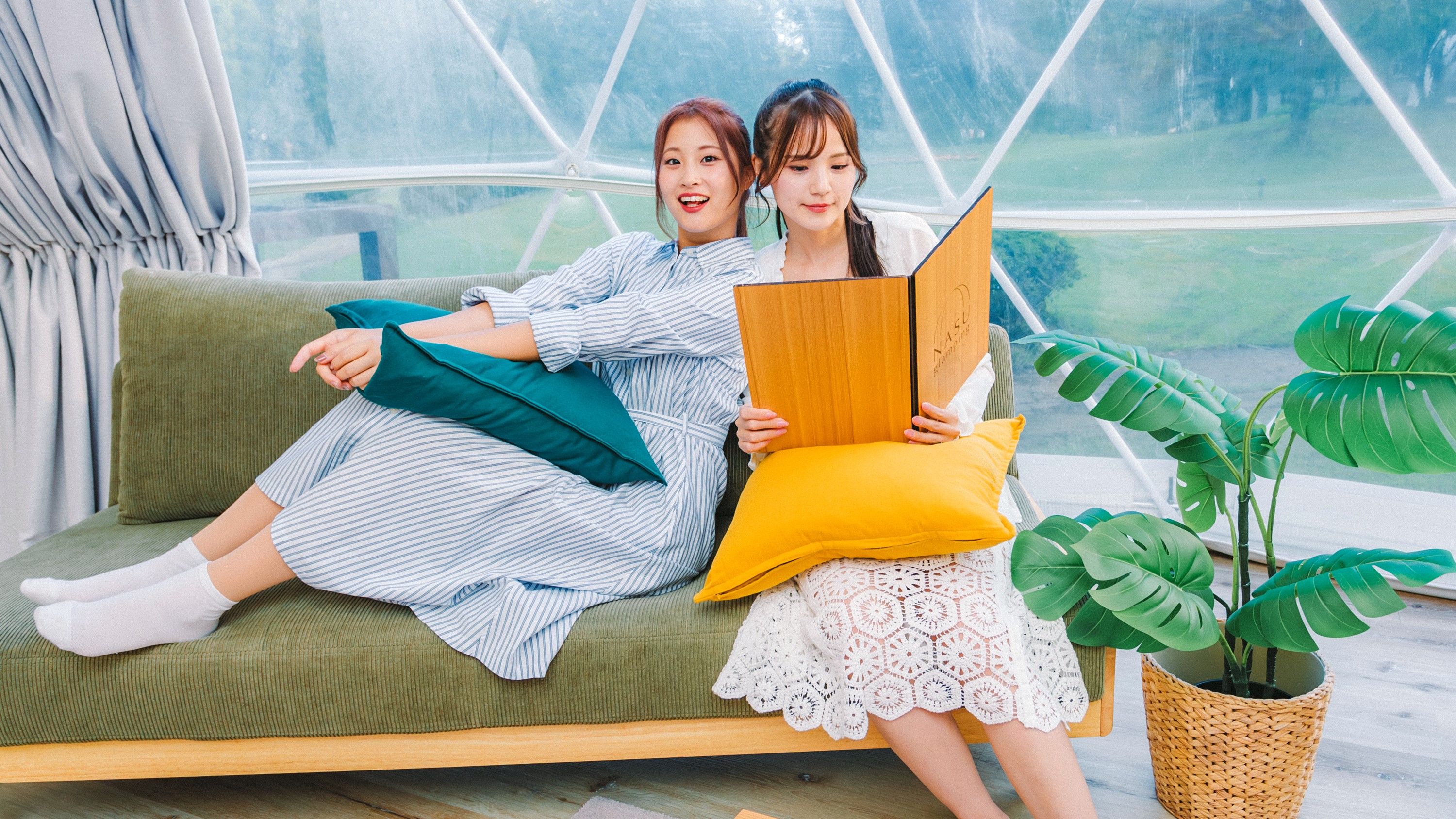 ドーム内（ソファくつろぎ）